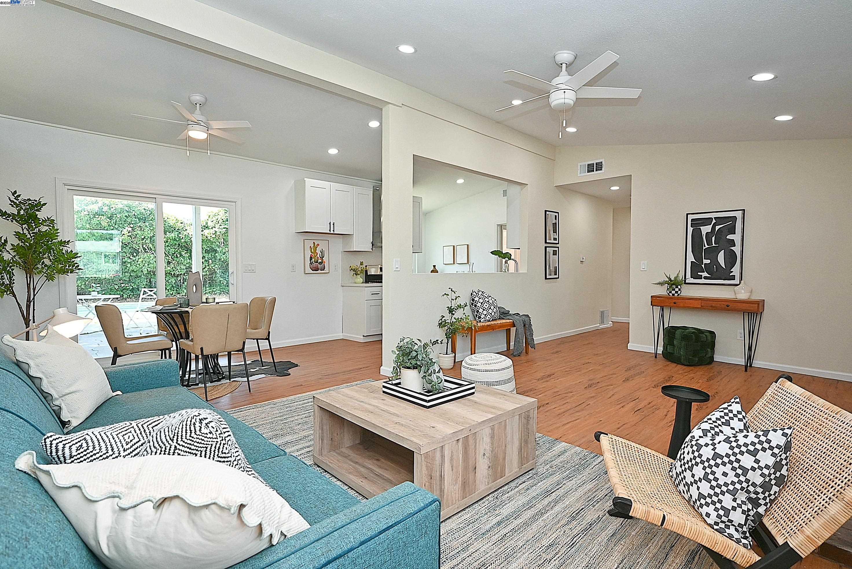 2371 Del Rio Dr