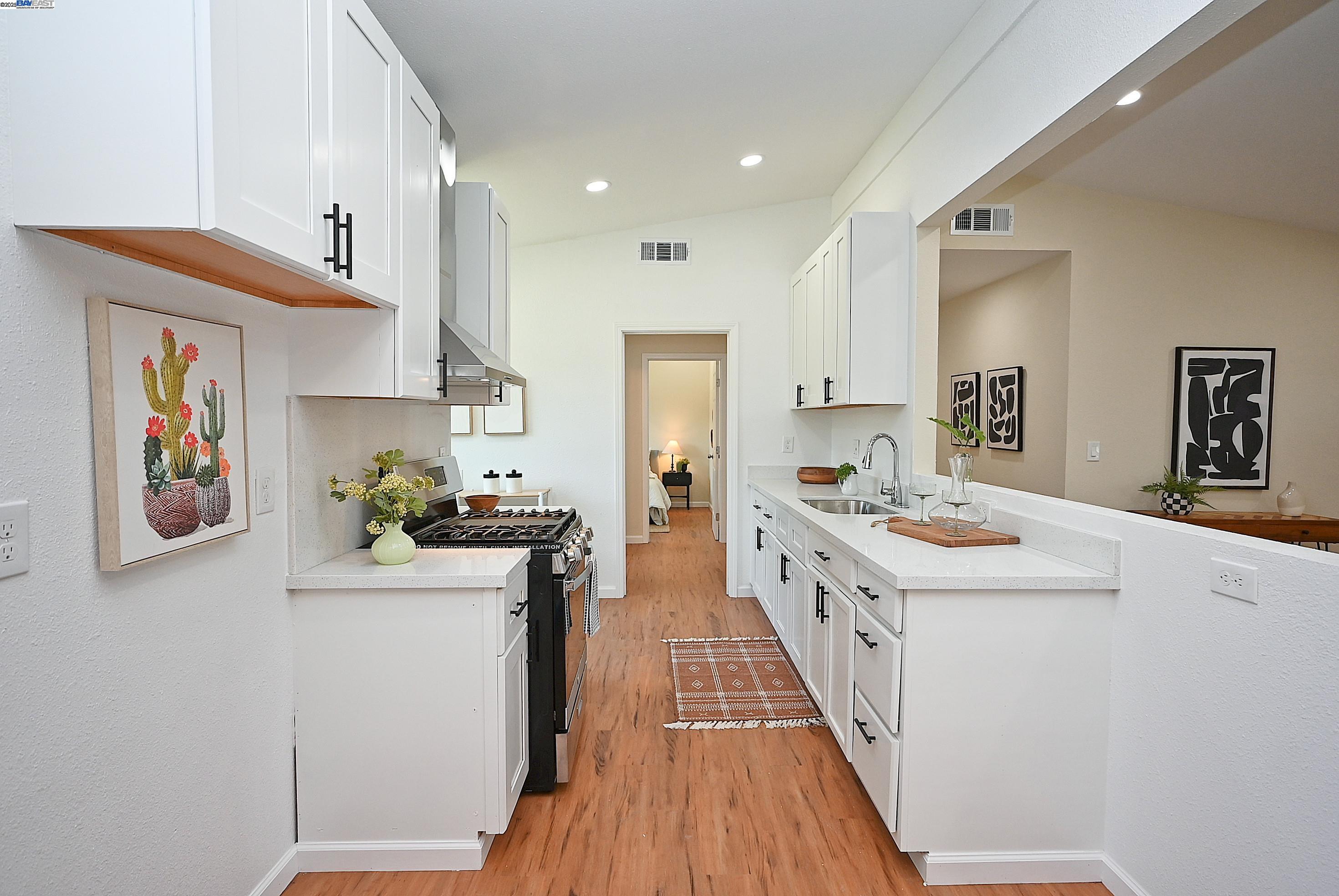 2371 Del Rio Dr