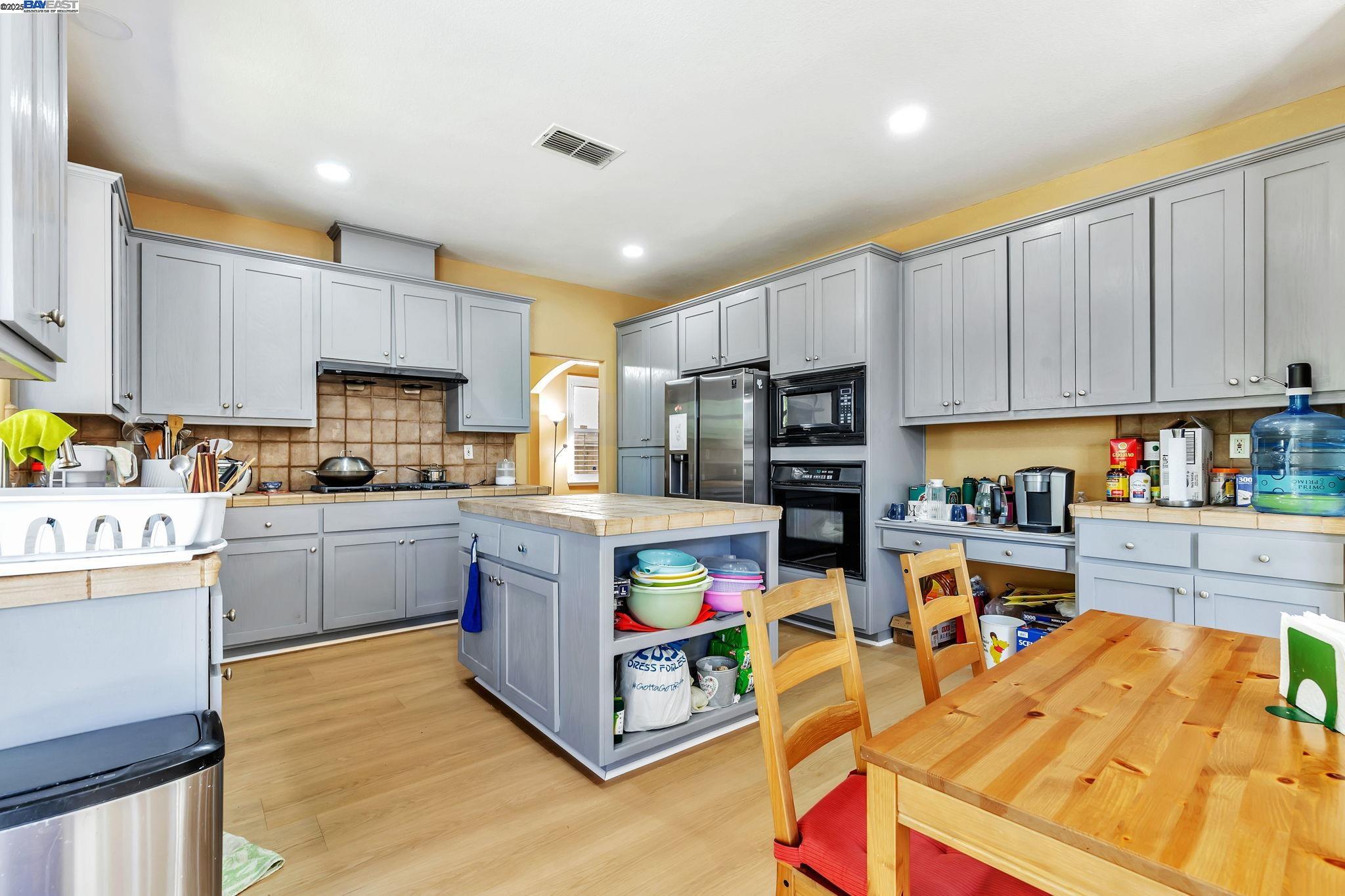 3021 Collingham Ct