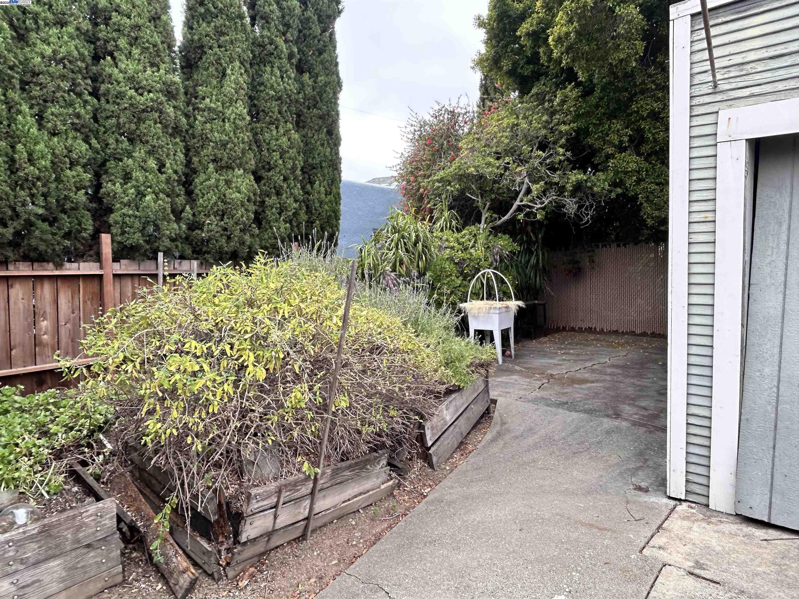 3657 Madrone Ave
