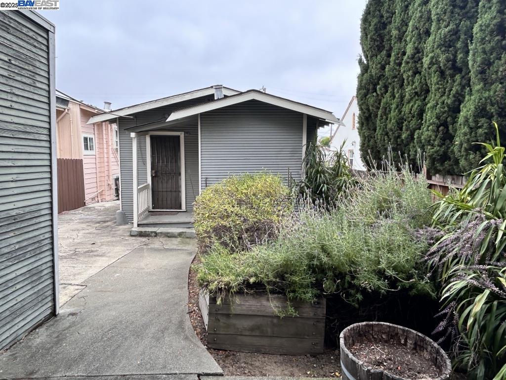 3657 Madrone Ave