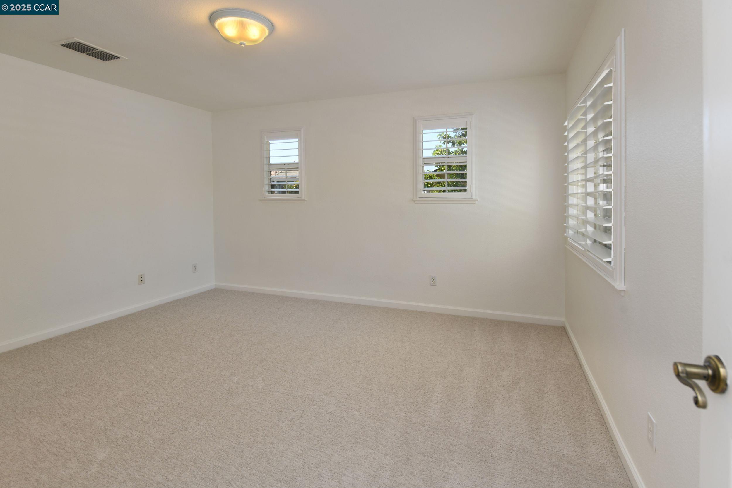 90 W Amistad Ln