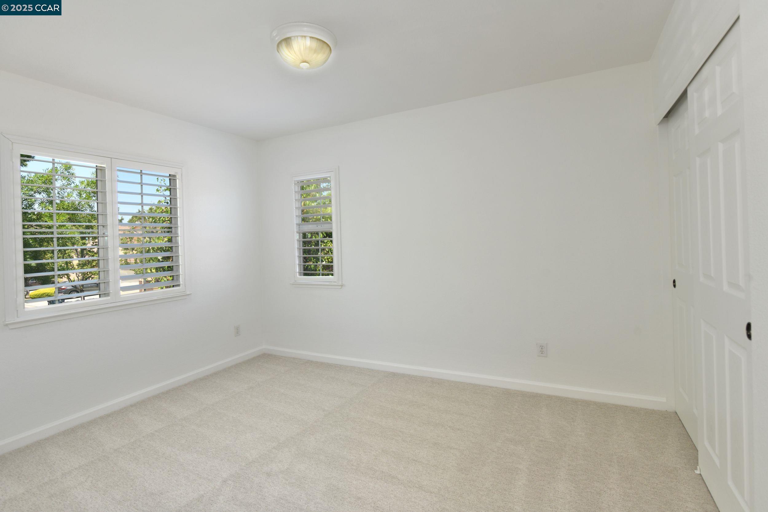 90 W Amistad Ln