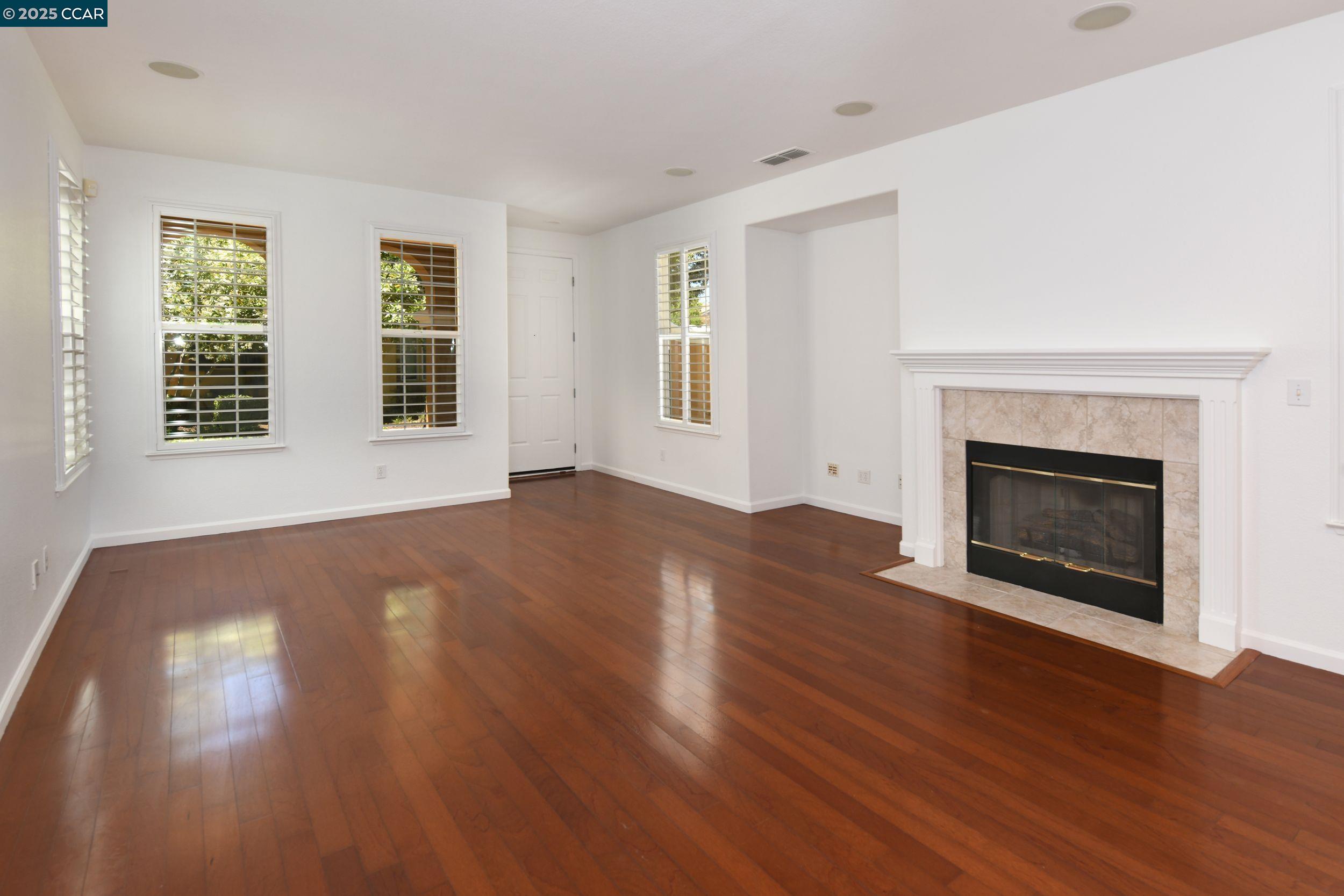 90 W Amistad Ln