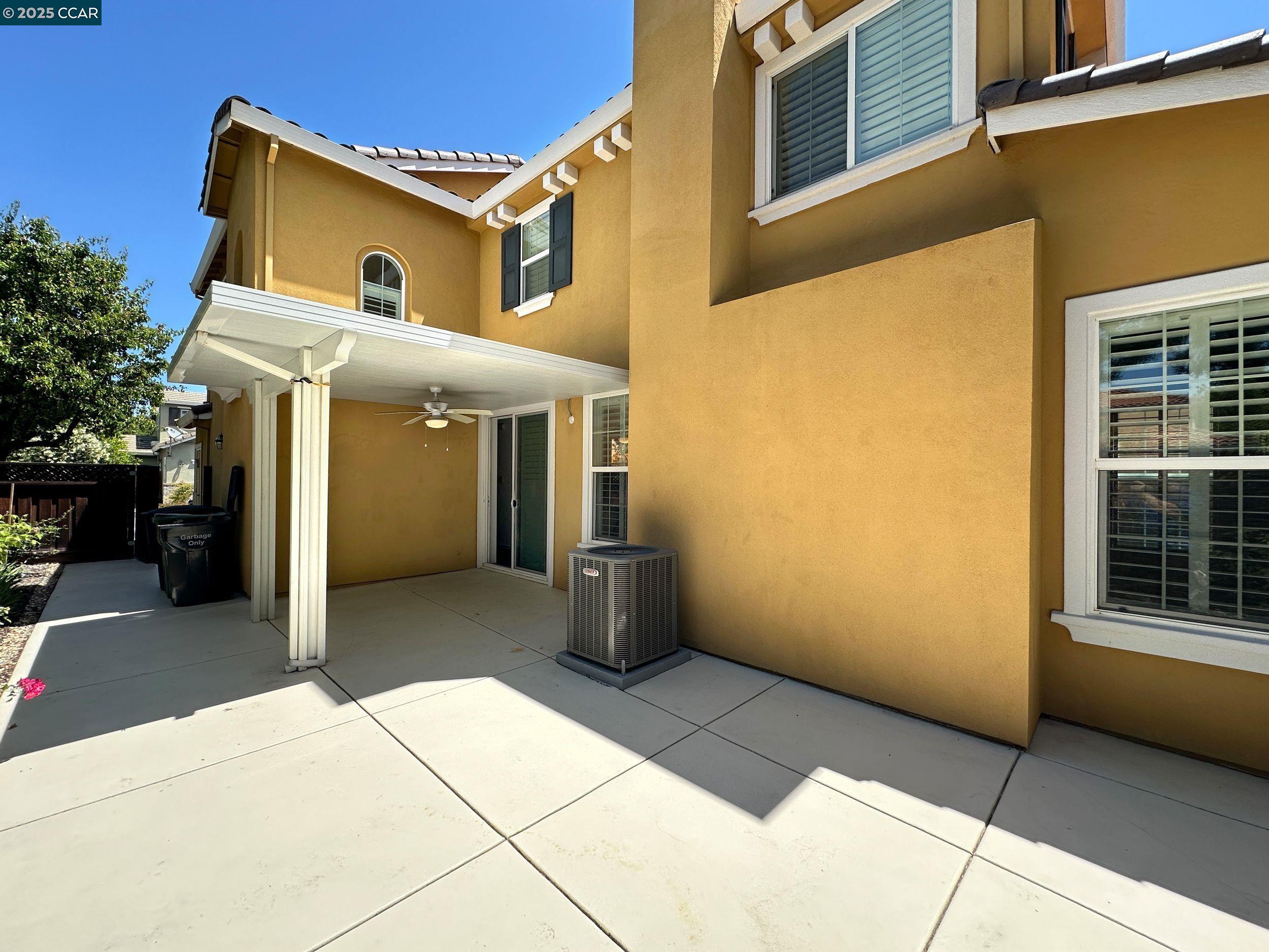 90 W Amistad Ln