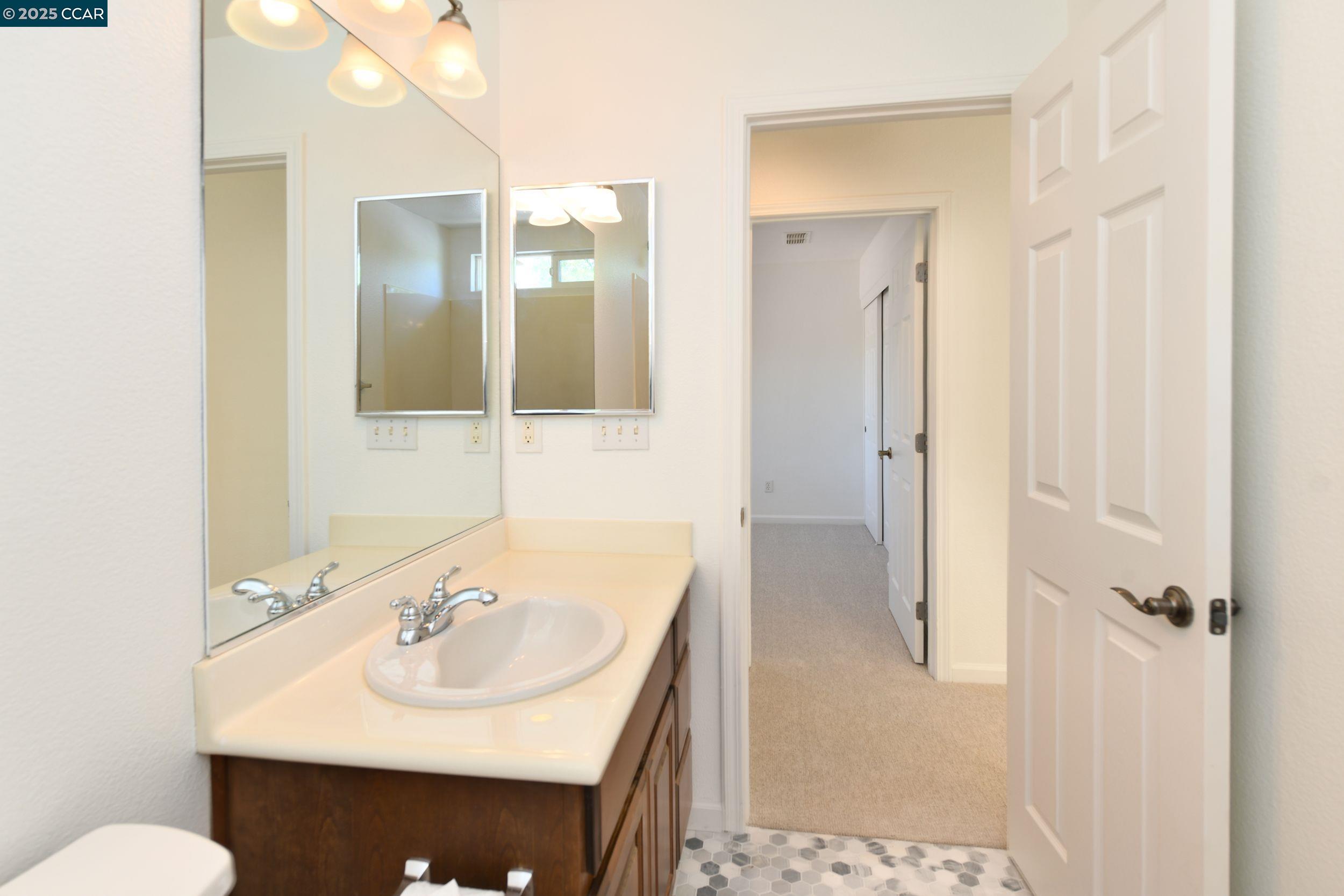 90 W Amistad Ln