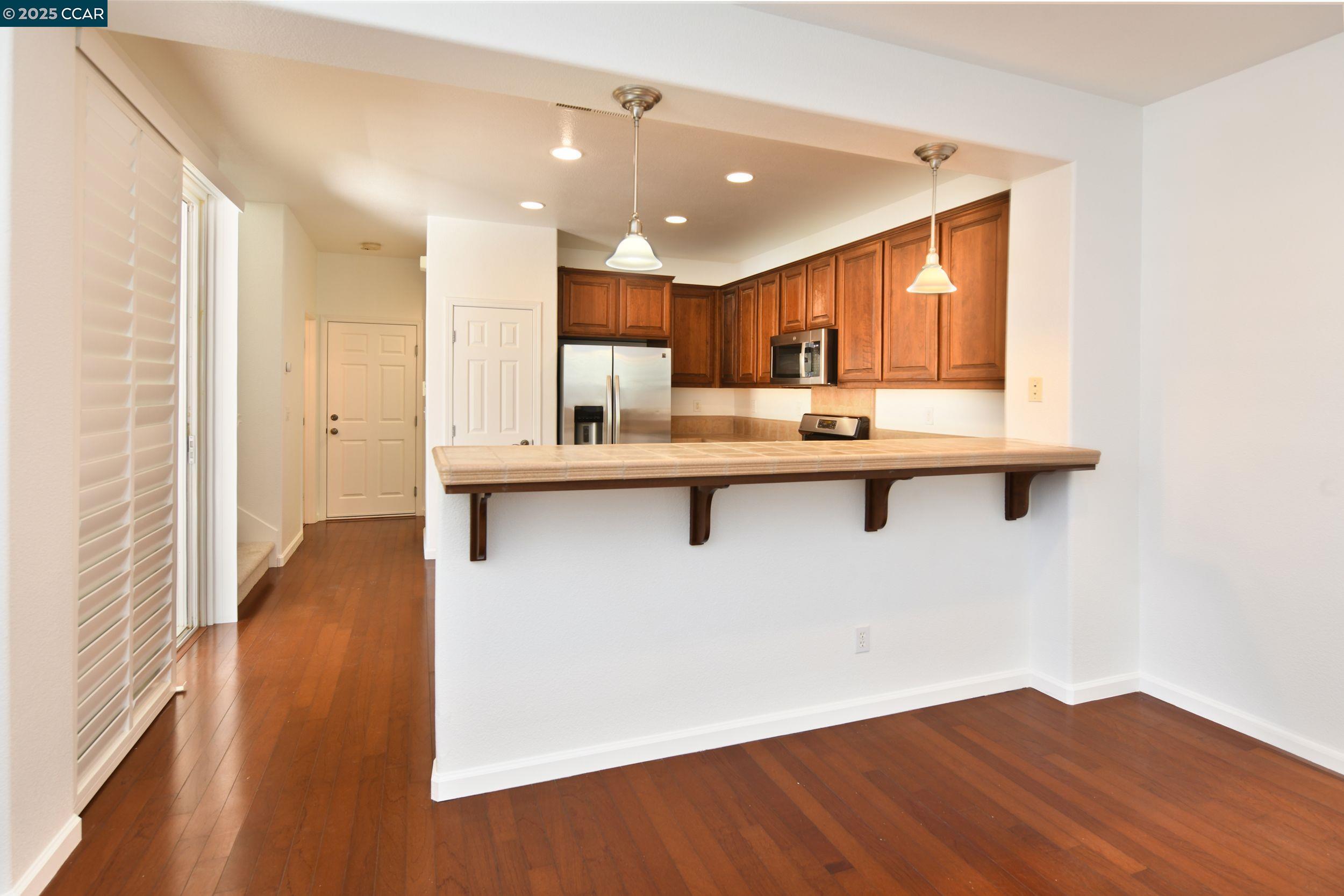 90 W Amistad Ln