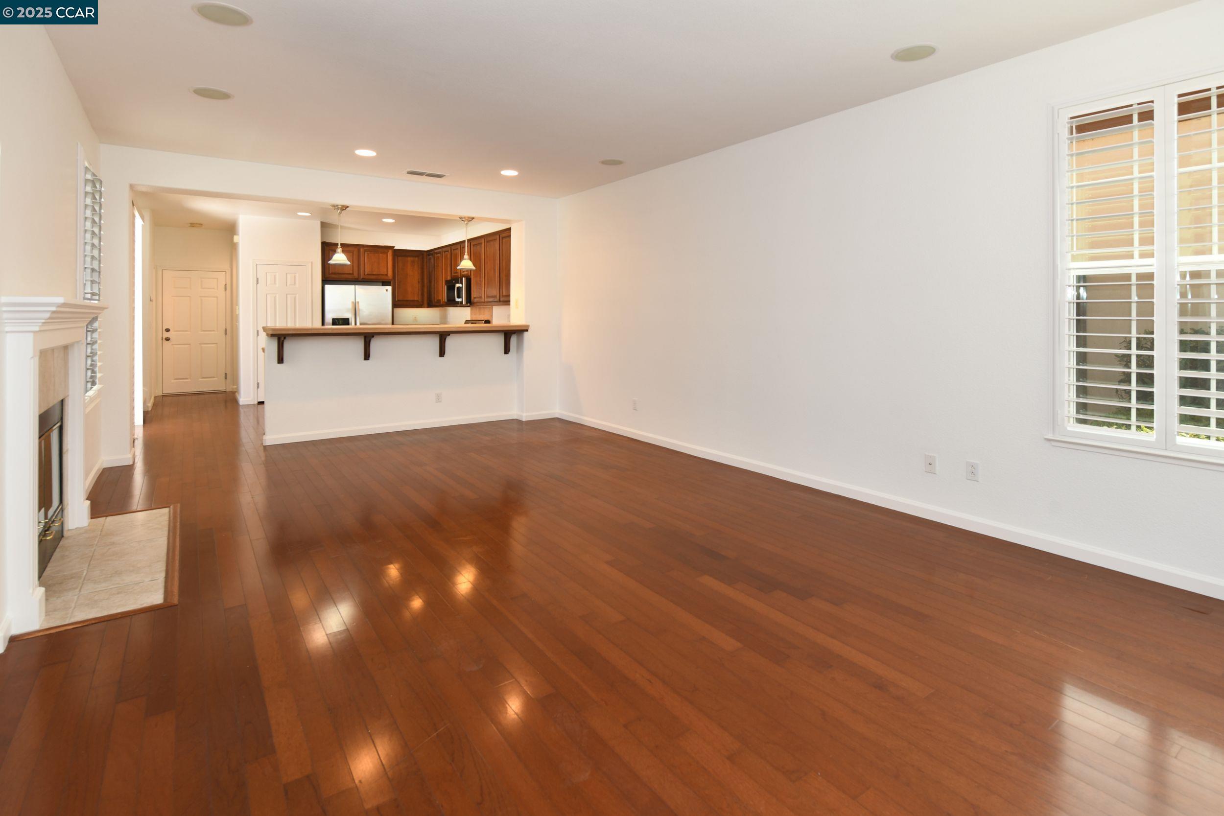 90 W Amistad Ln