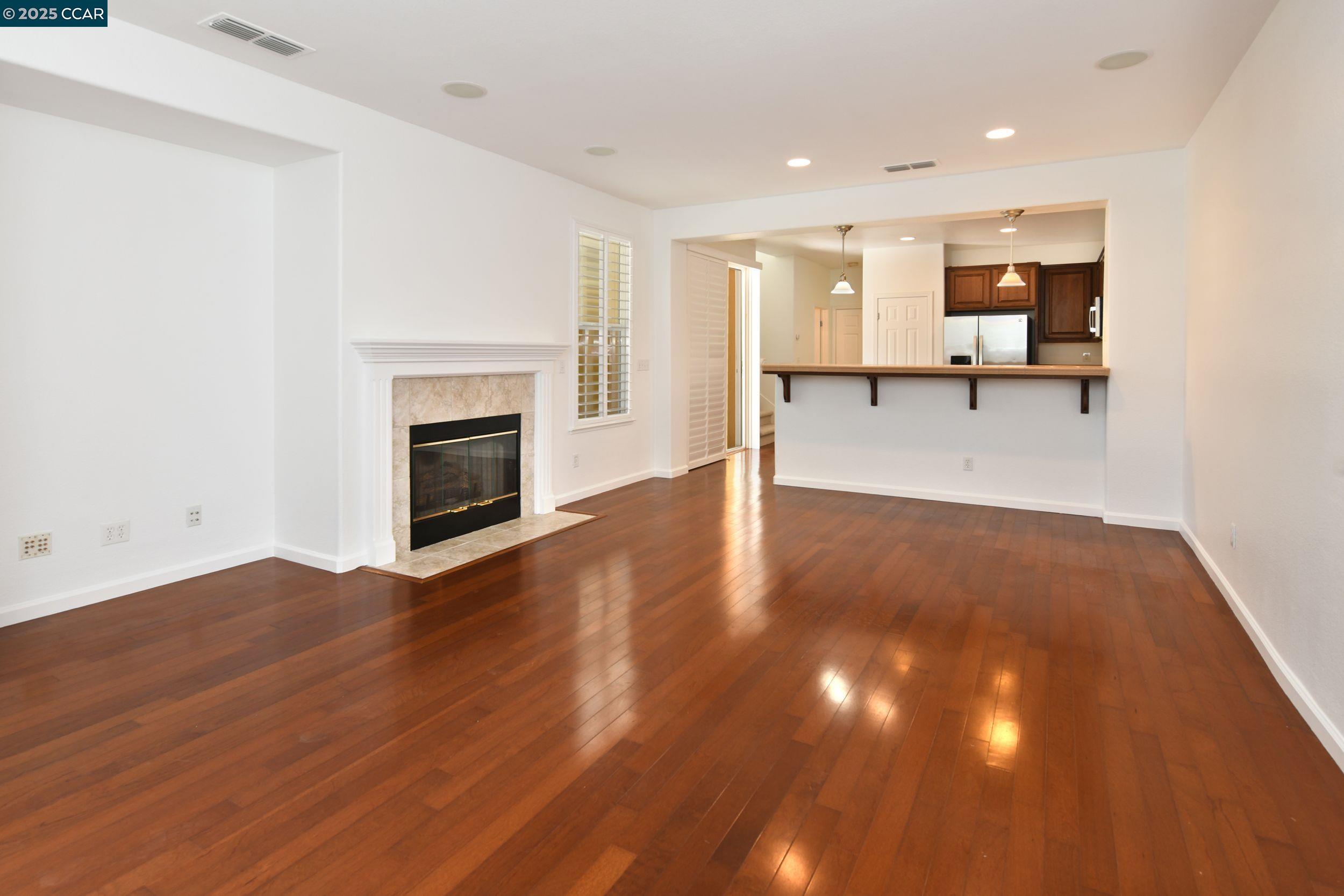 90 W Amistad Ln