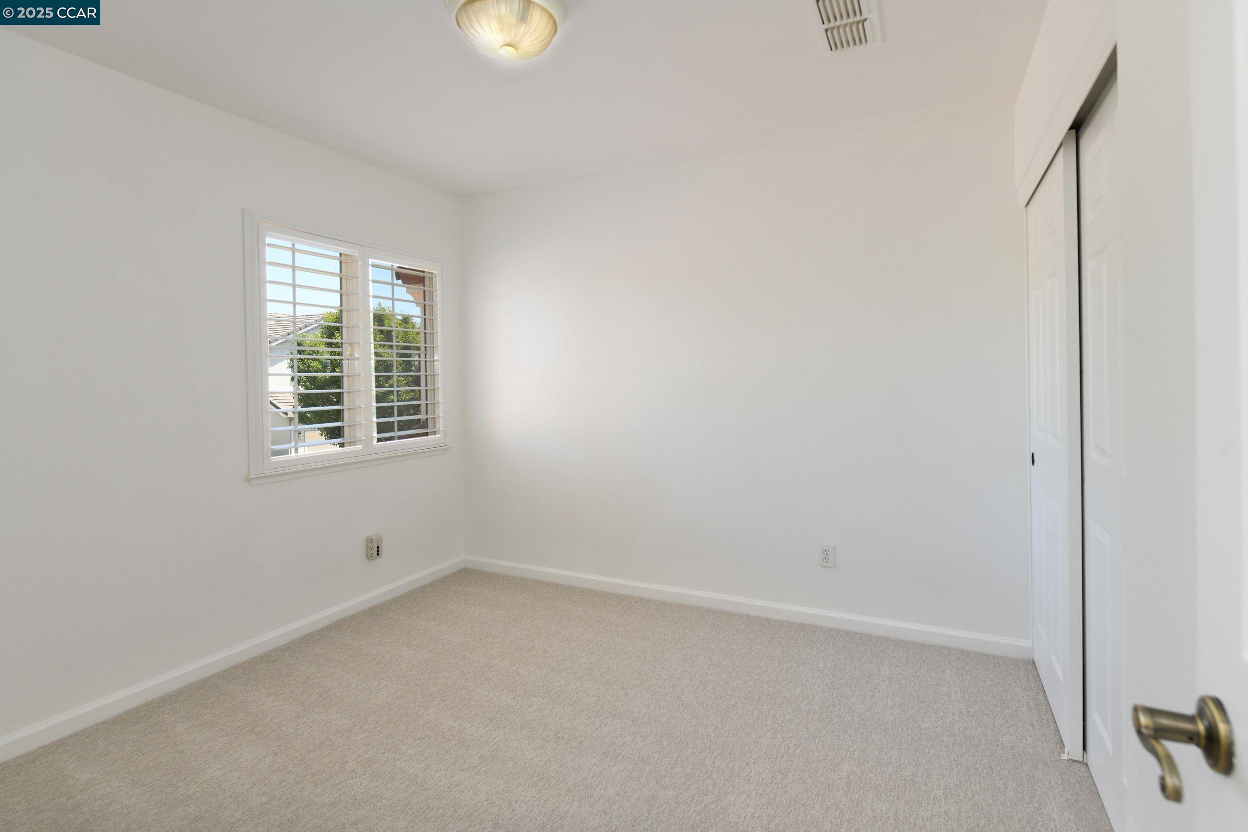 90 W Amistad Ln
