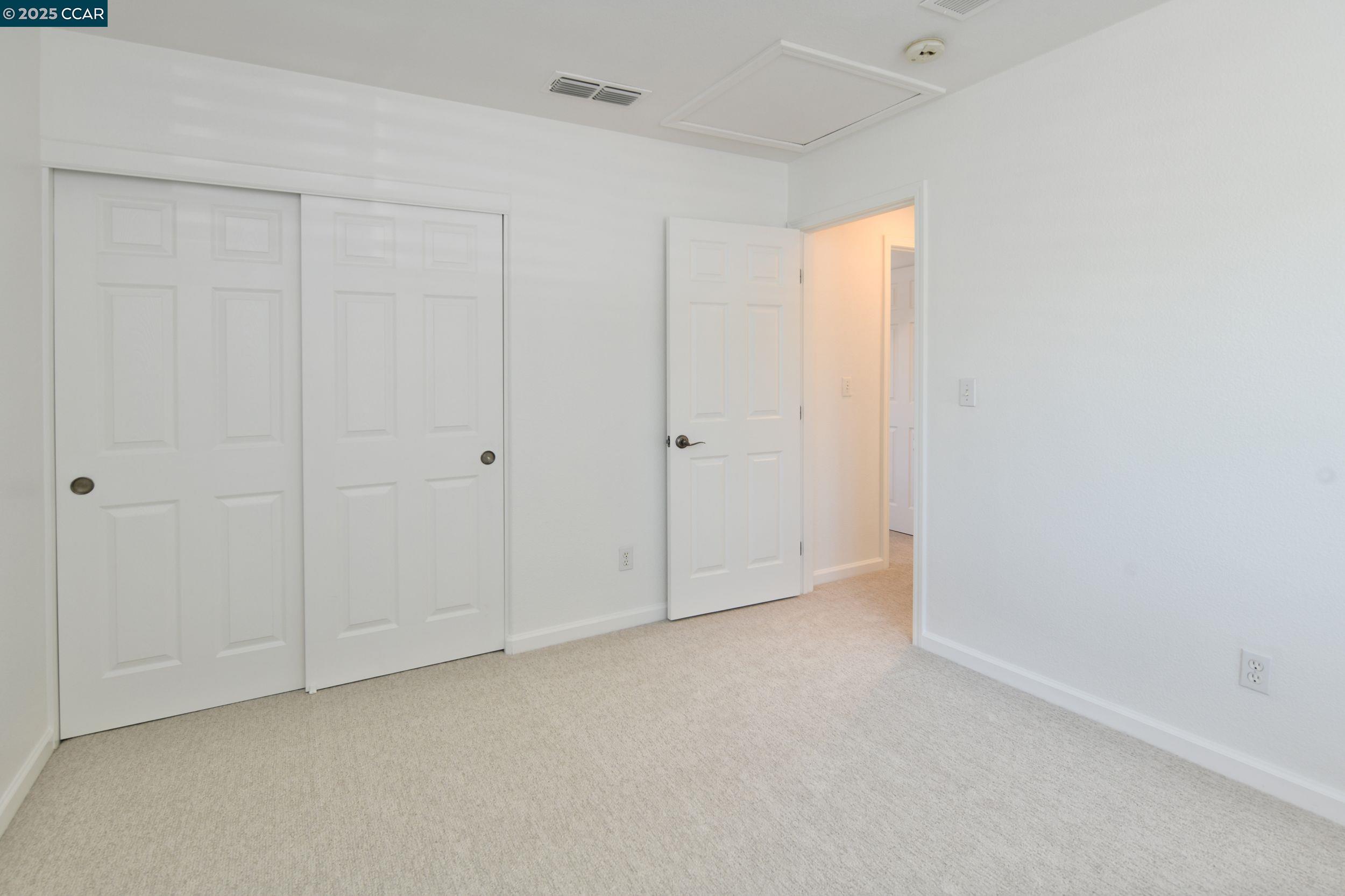 90 W Amistad Ln
