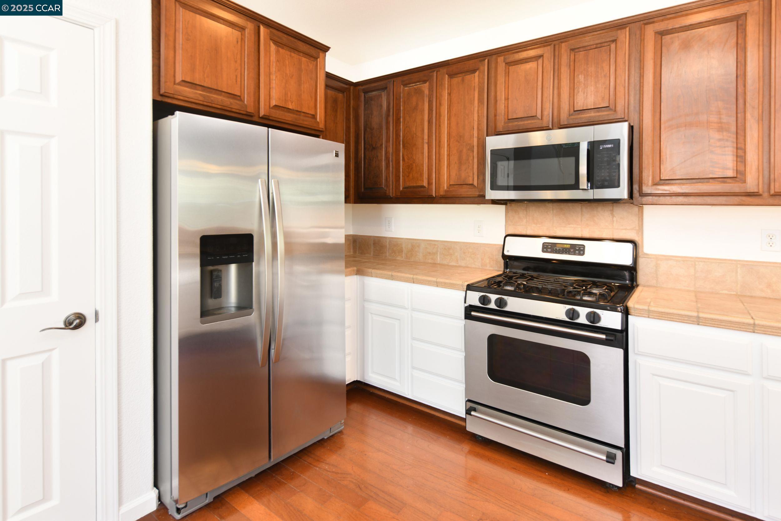 90 W Amistad Ln