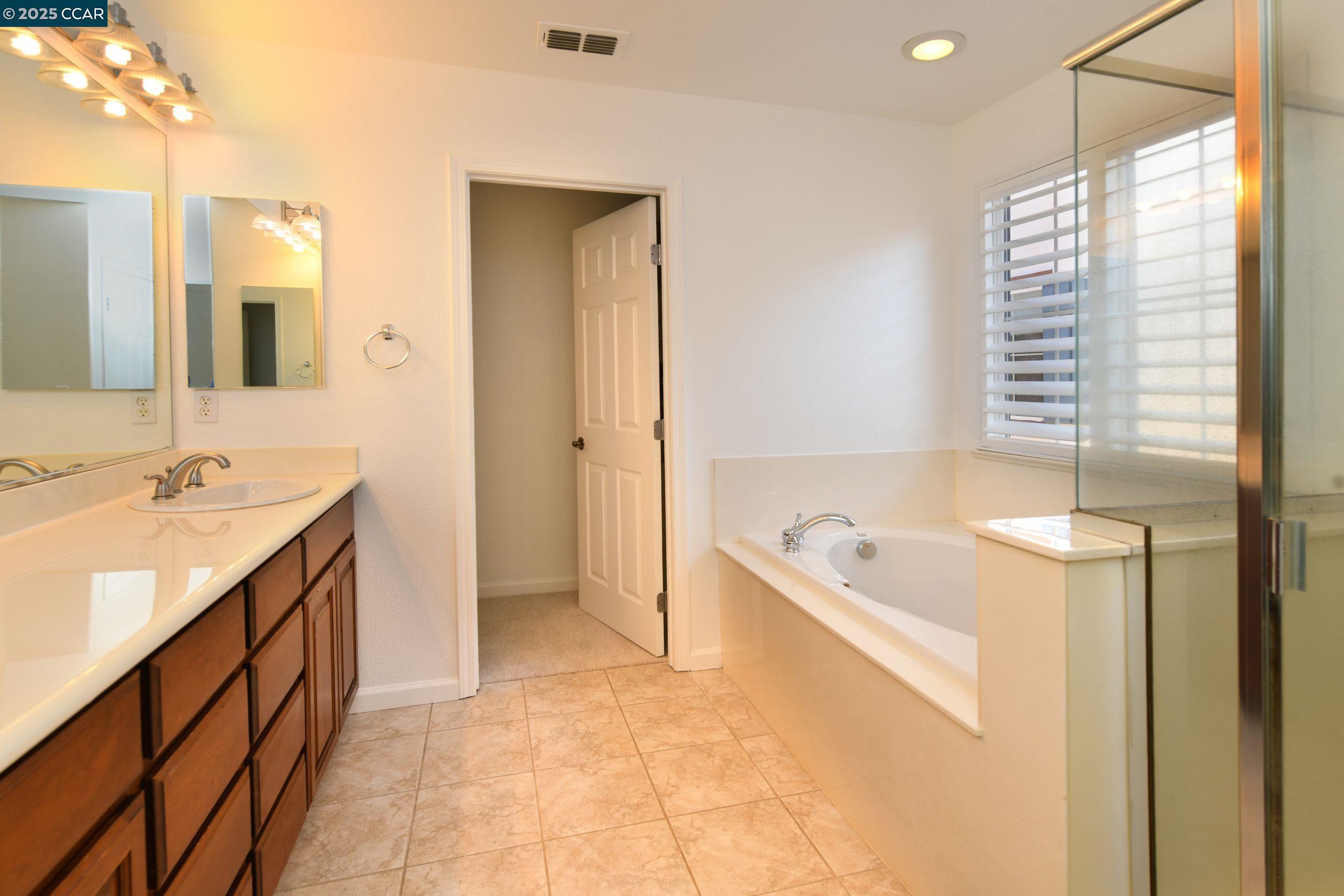 90 W Amistad Ln