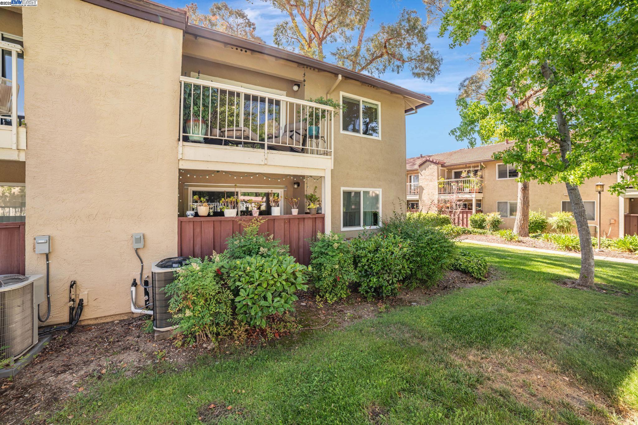 1324 Chateau Cmn # 202