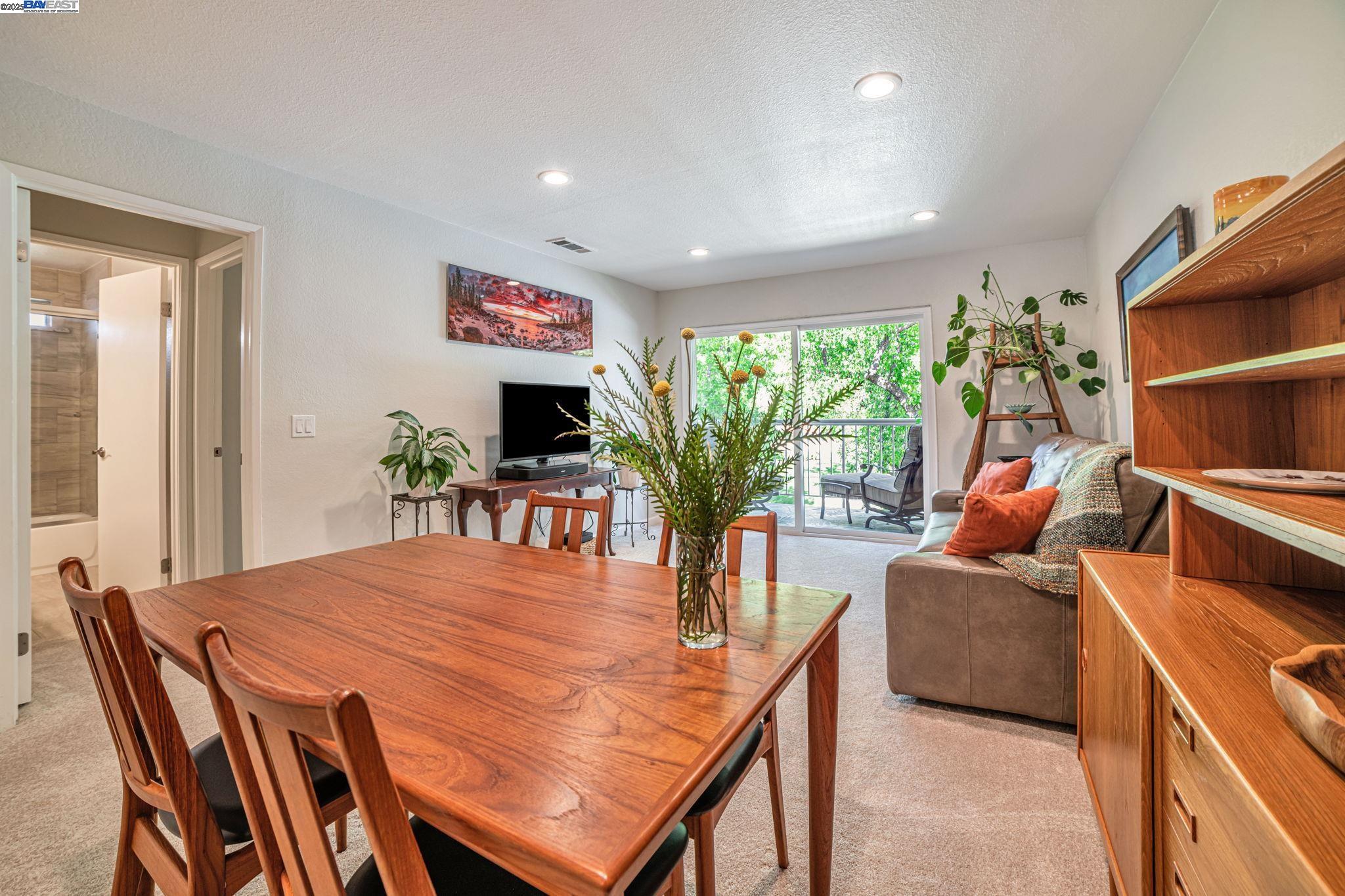 1324 Chateau Cmn # 202