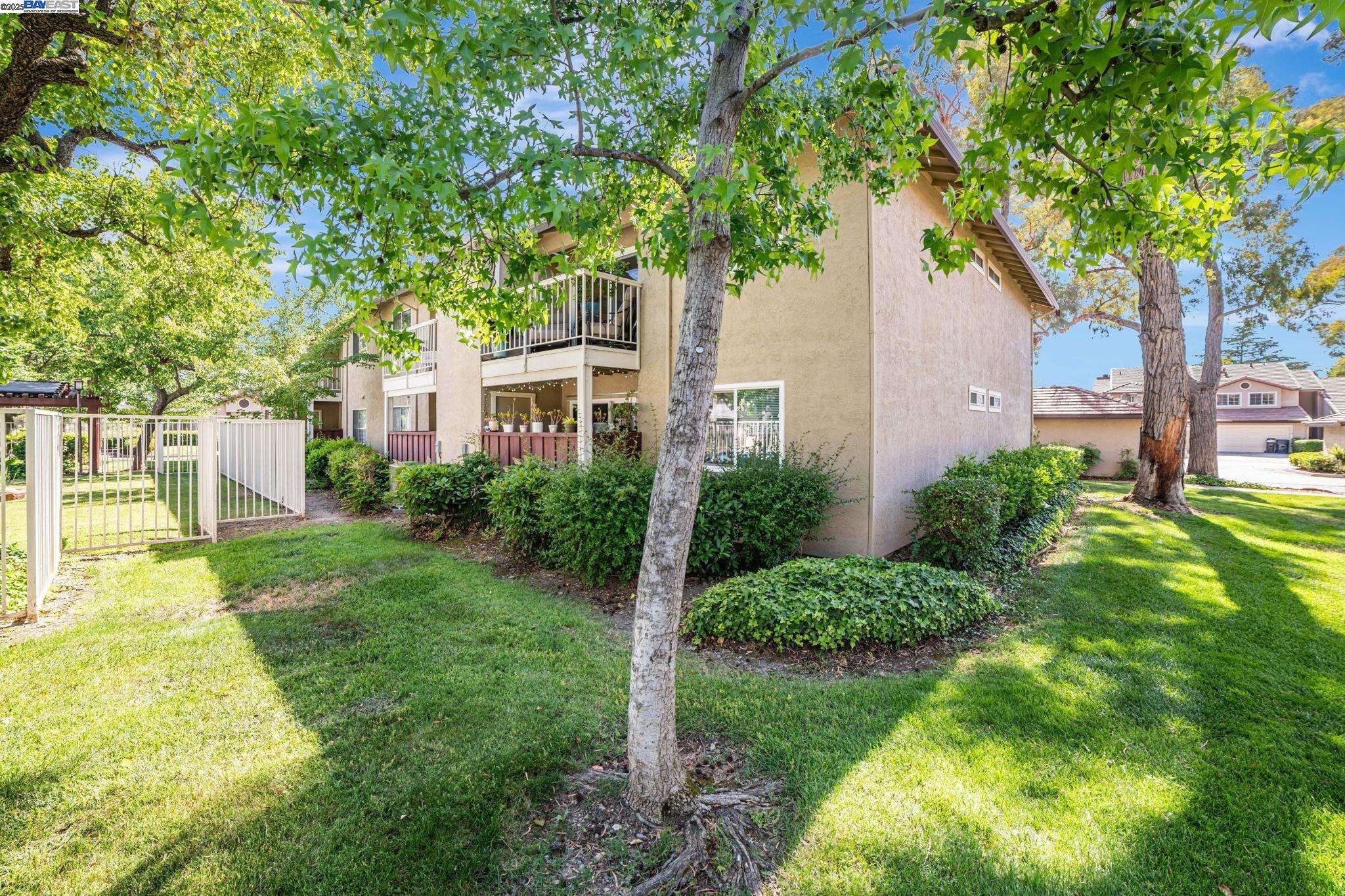 1324 Chateau Cmn # 202