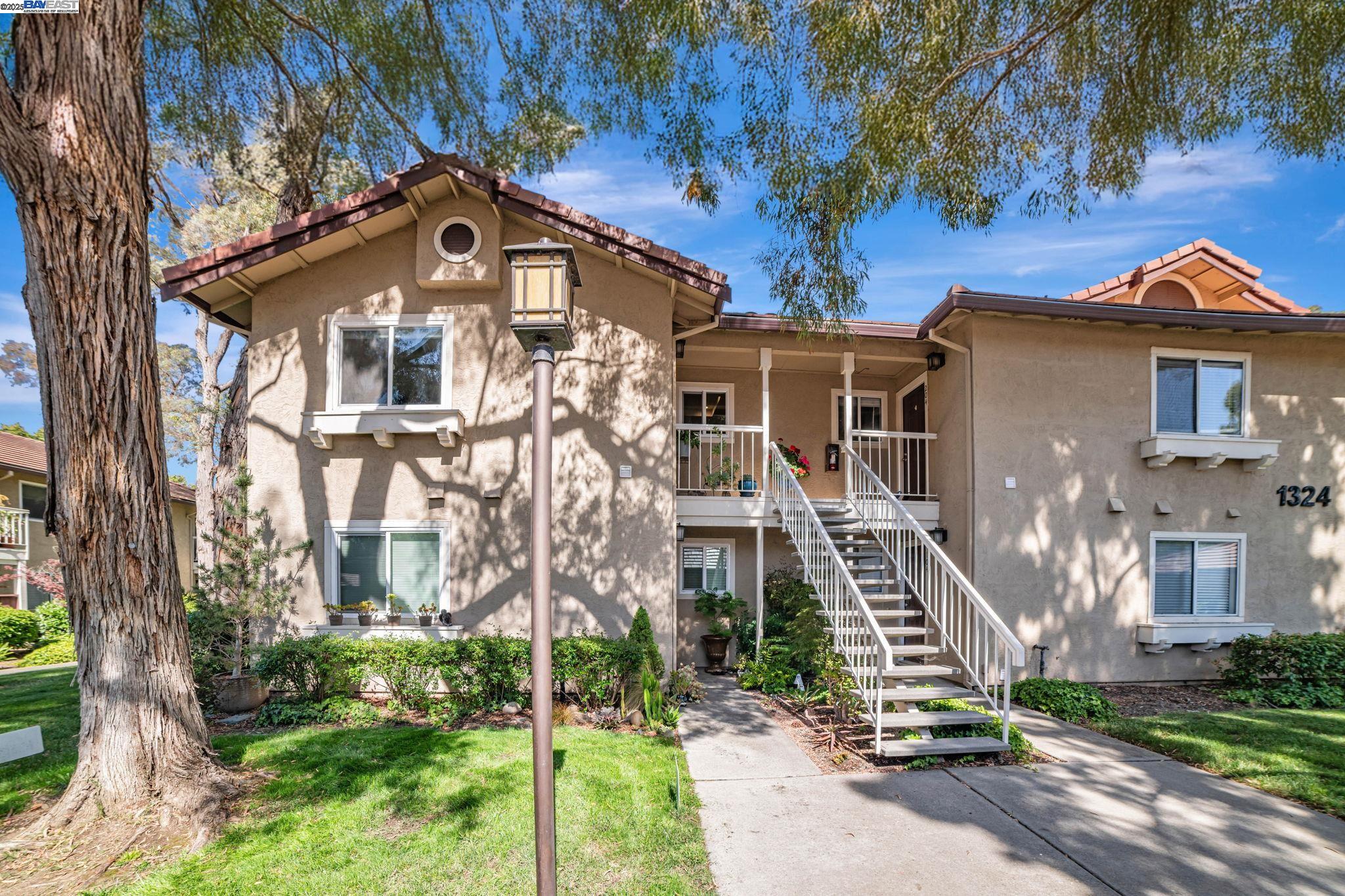 1324 Chateau Cmn # 202