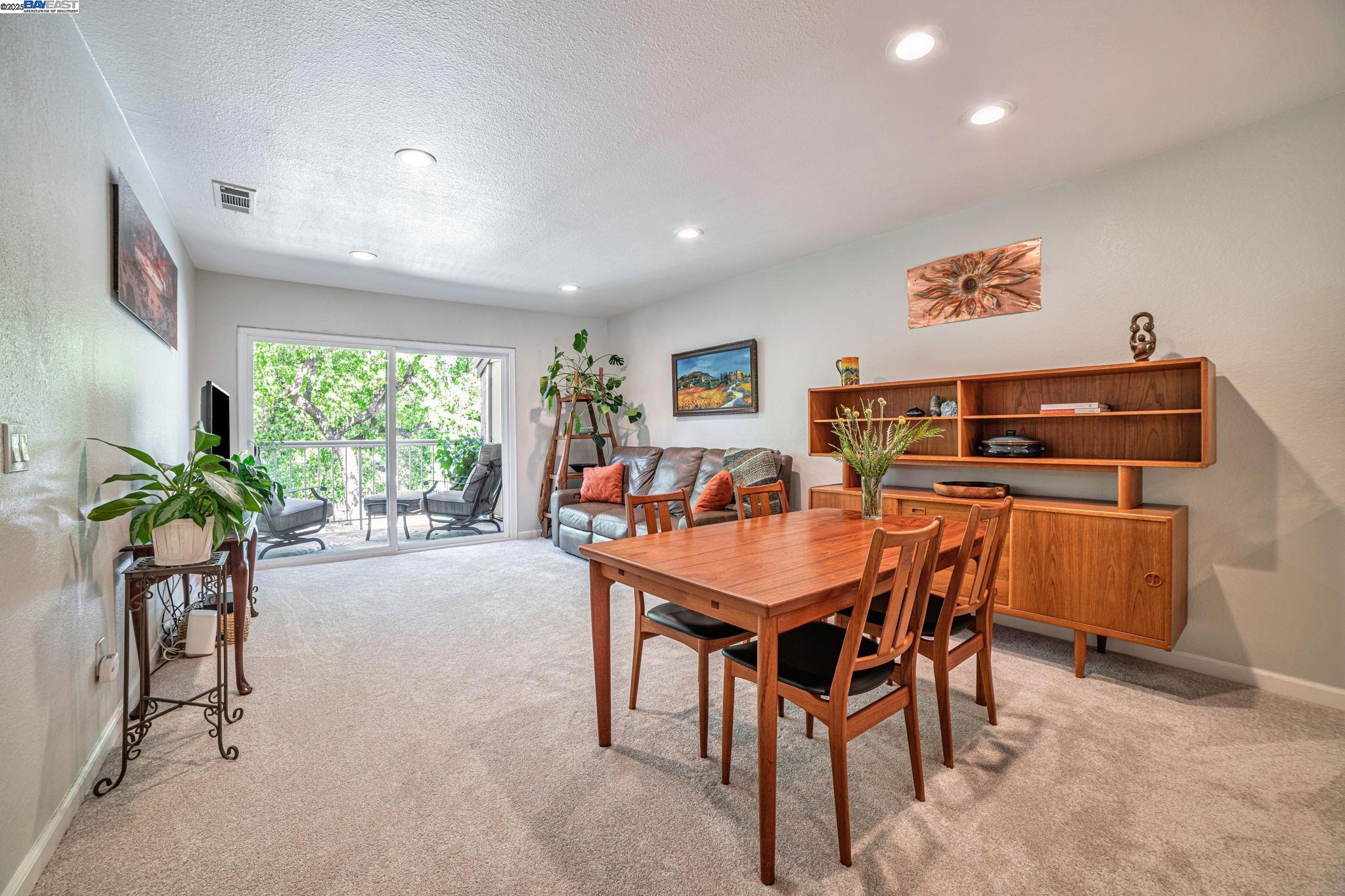 1324 Chateau Cmn # 202