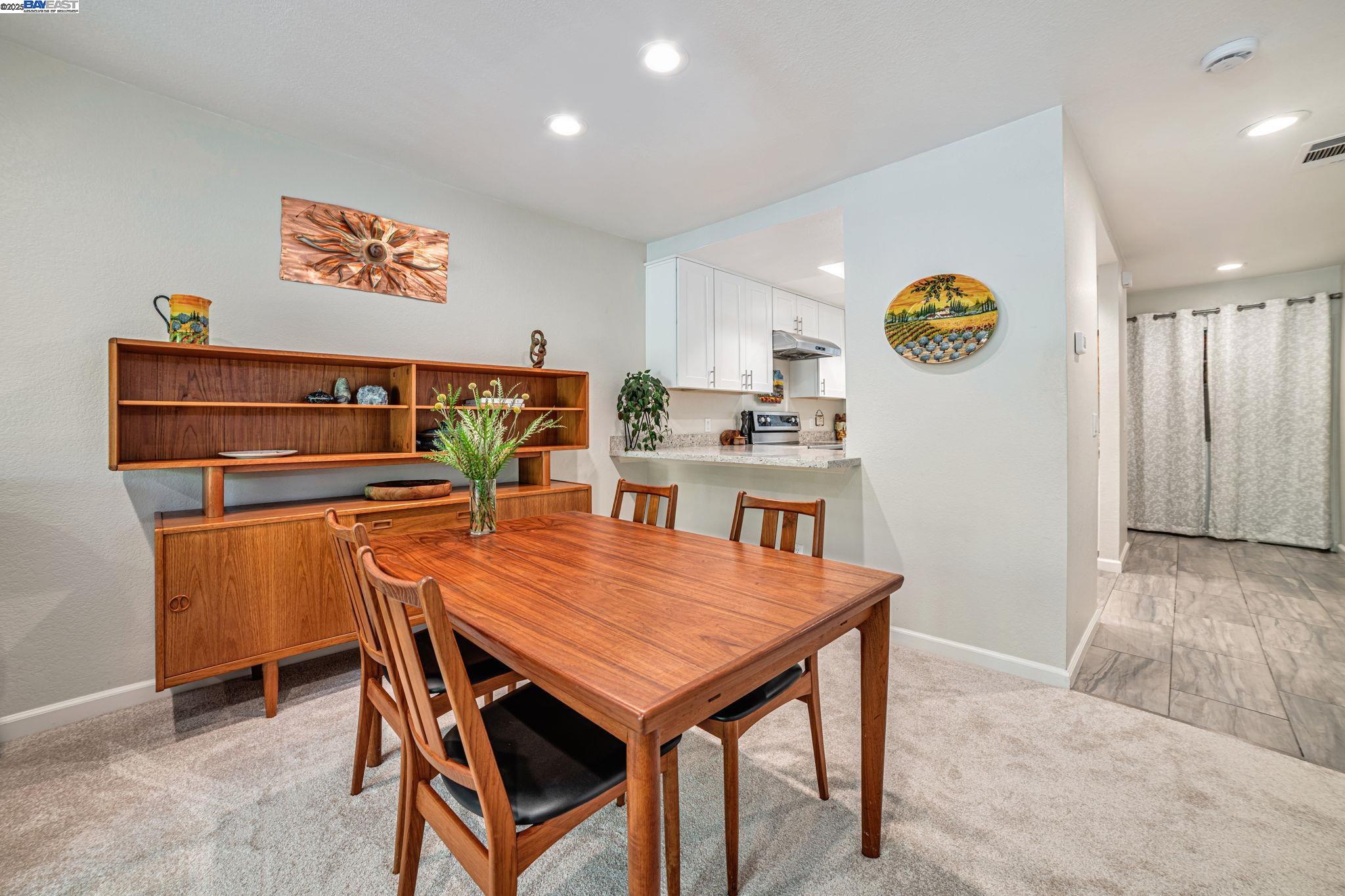 1324 Chateau Cmn # 202