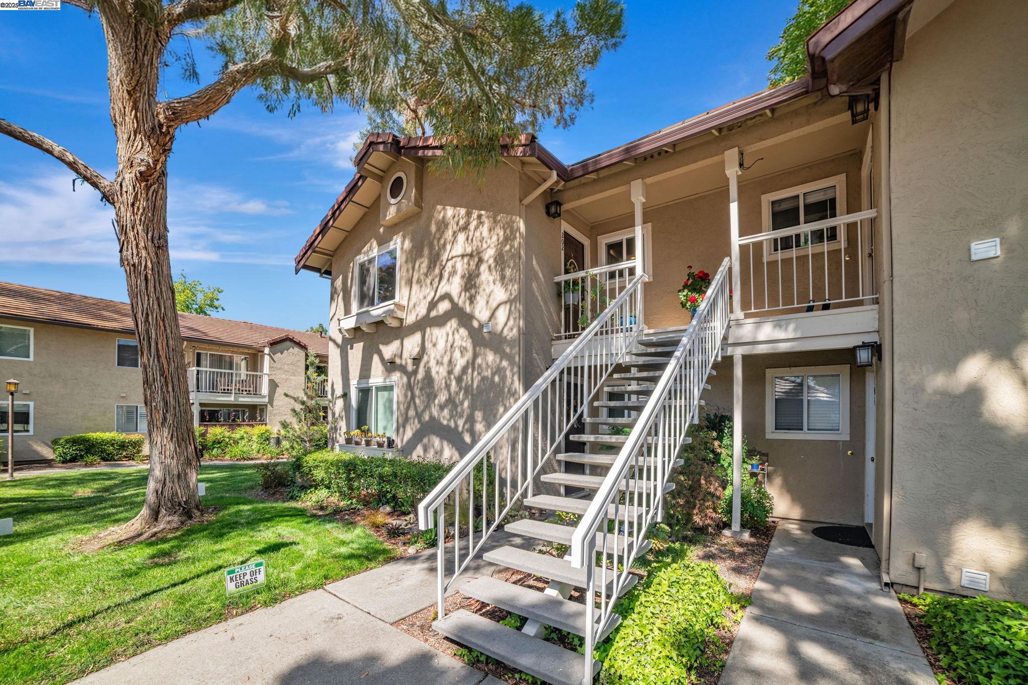 1324 Chateau Cmn # 202