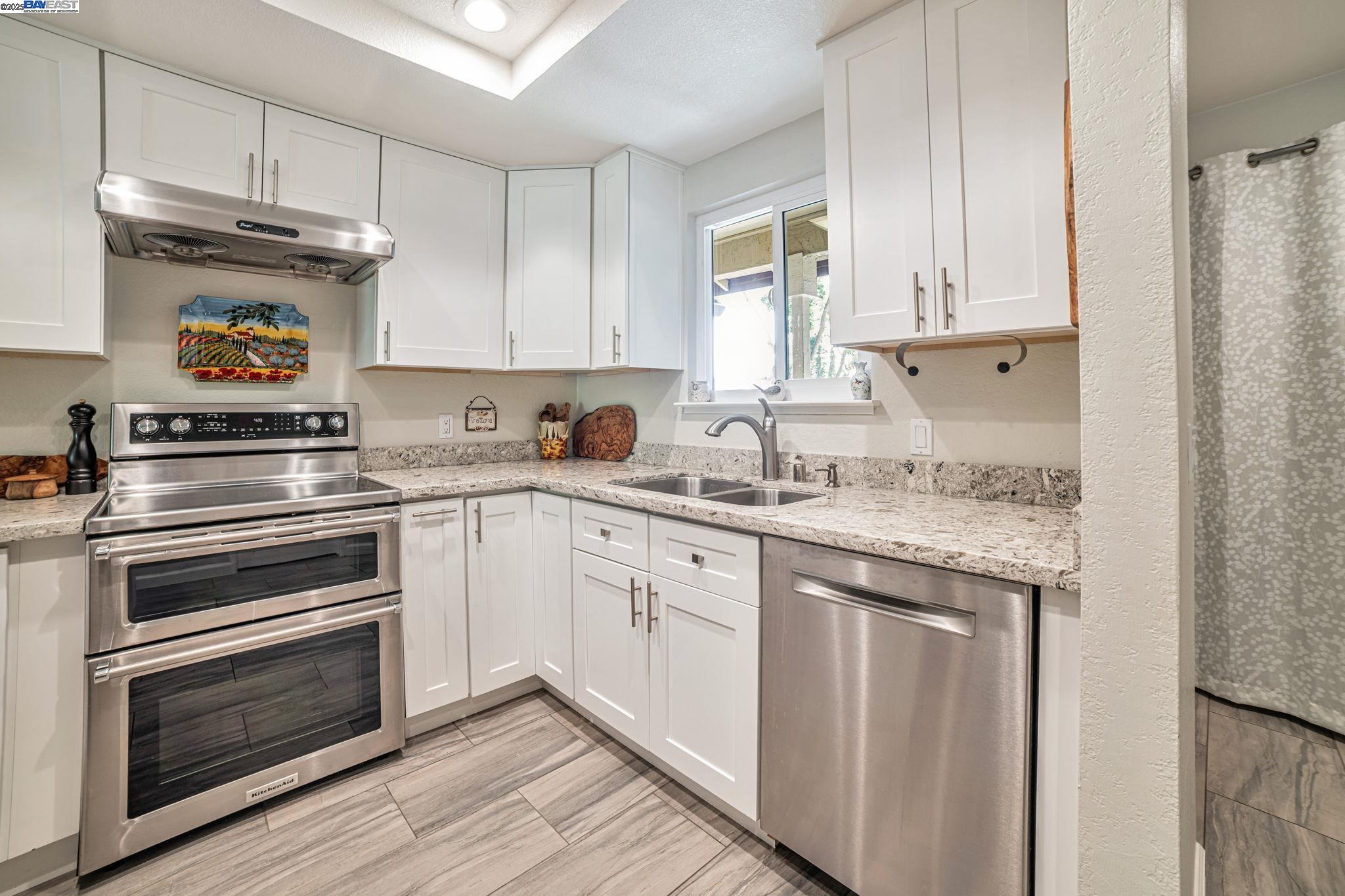 1324 Chateau Cmn # 202