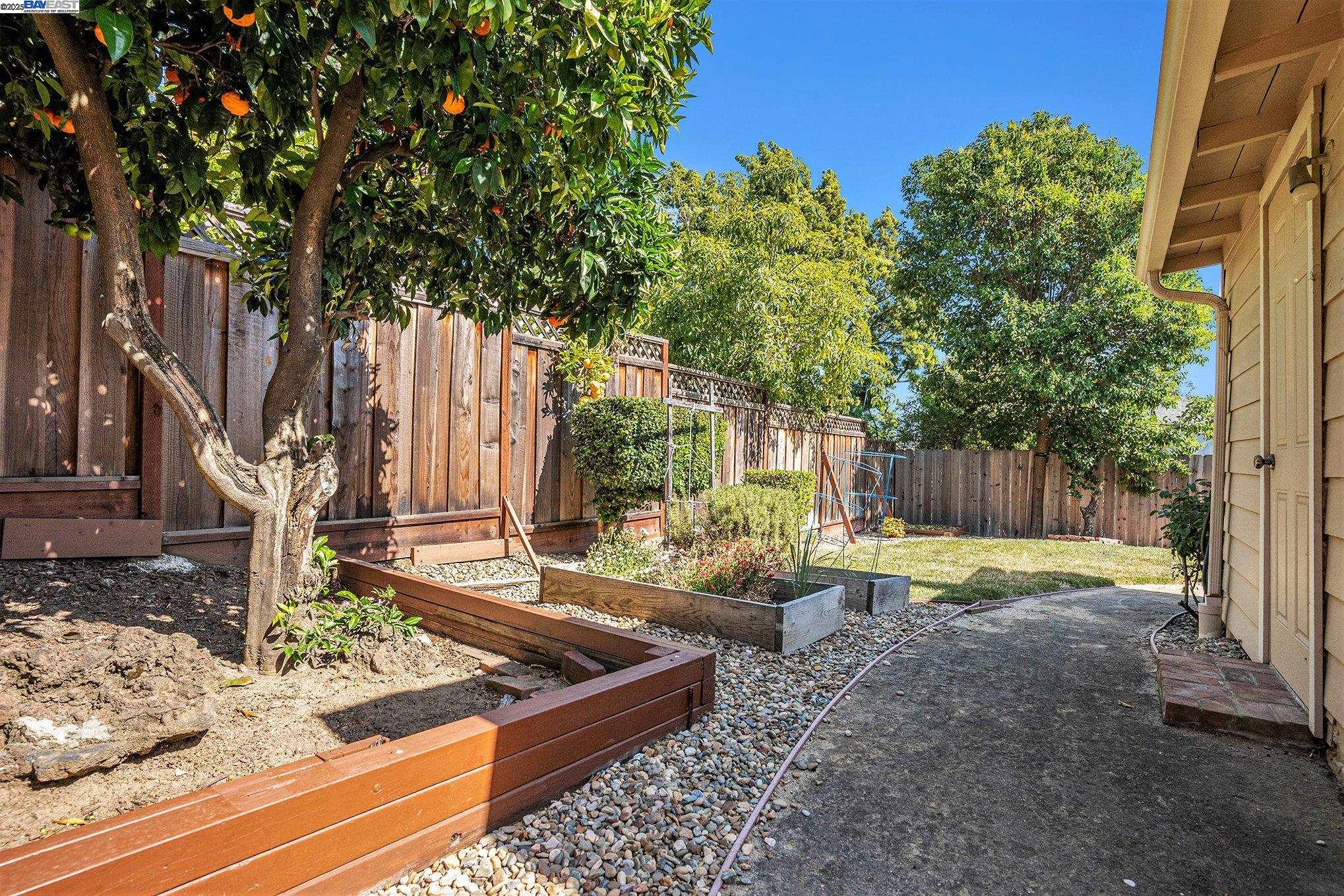 18890 Santa Maria Ave
