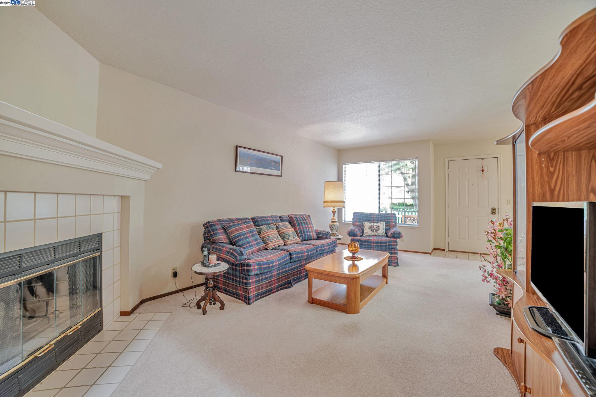 7407 Oxford Cir