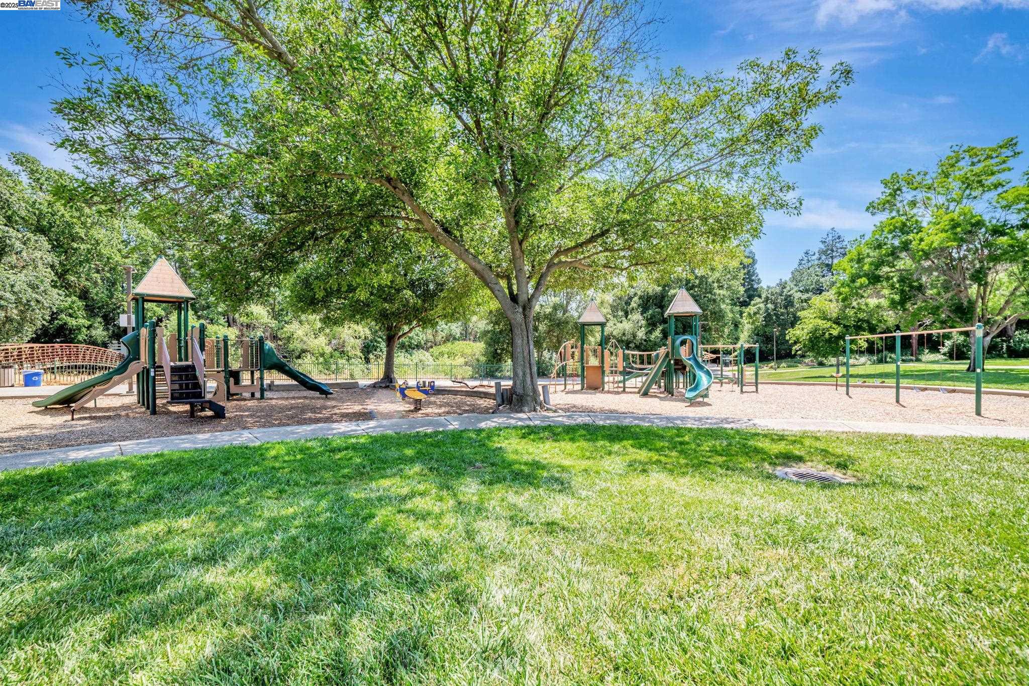 7407 Oxford Cir