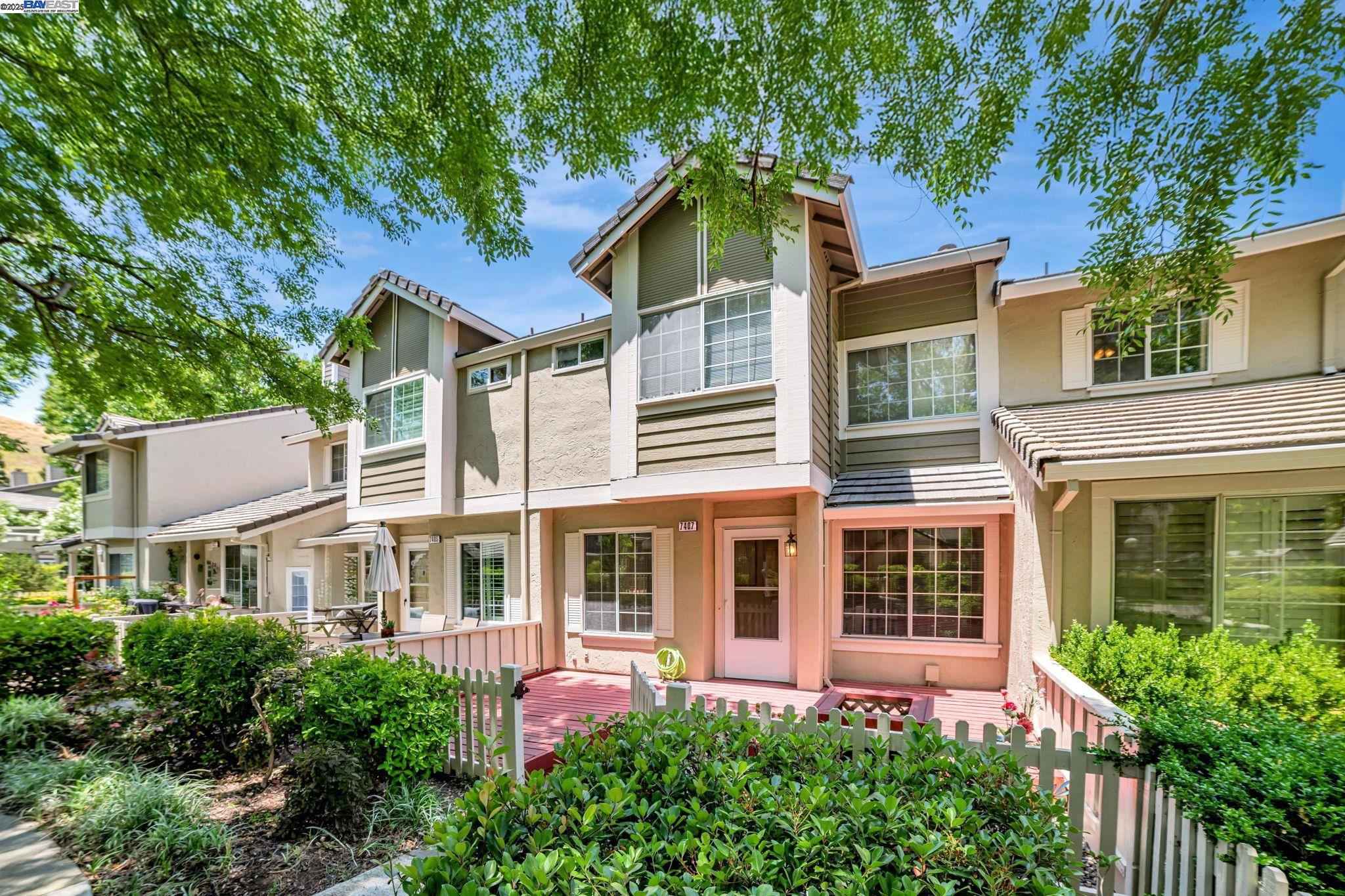 7407 Oxford Cir