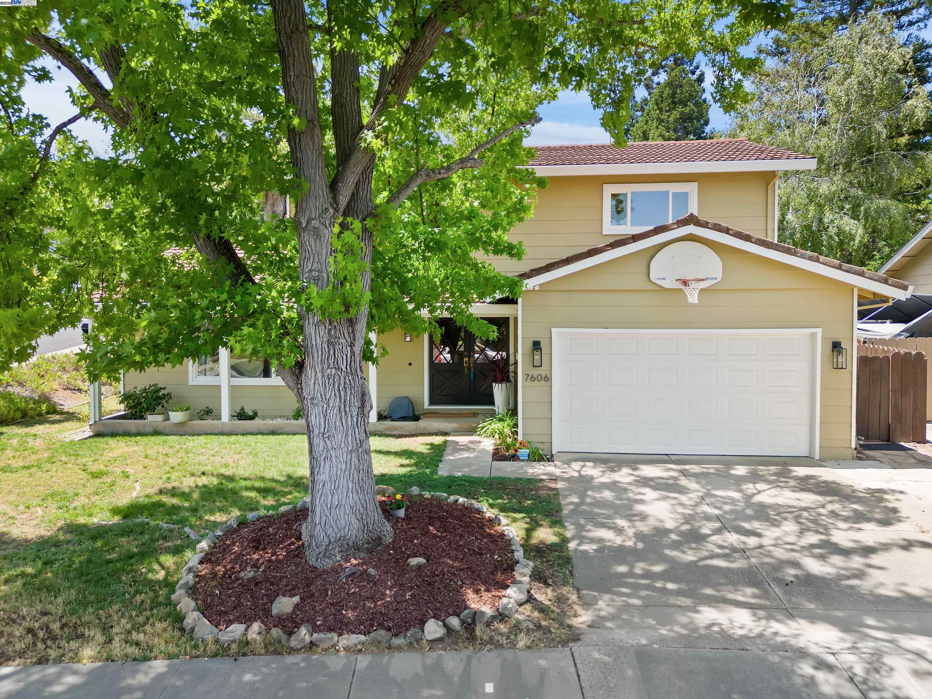 7606 Desertwood Ln