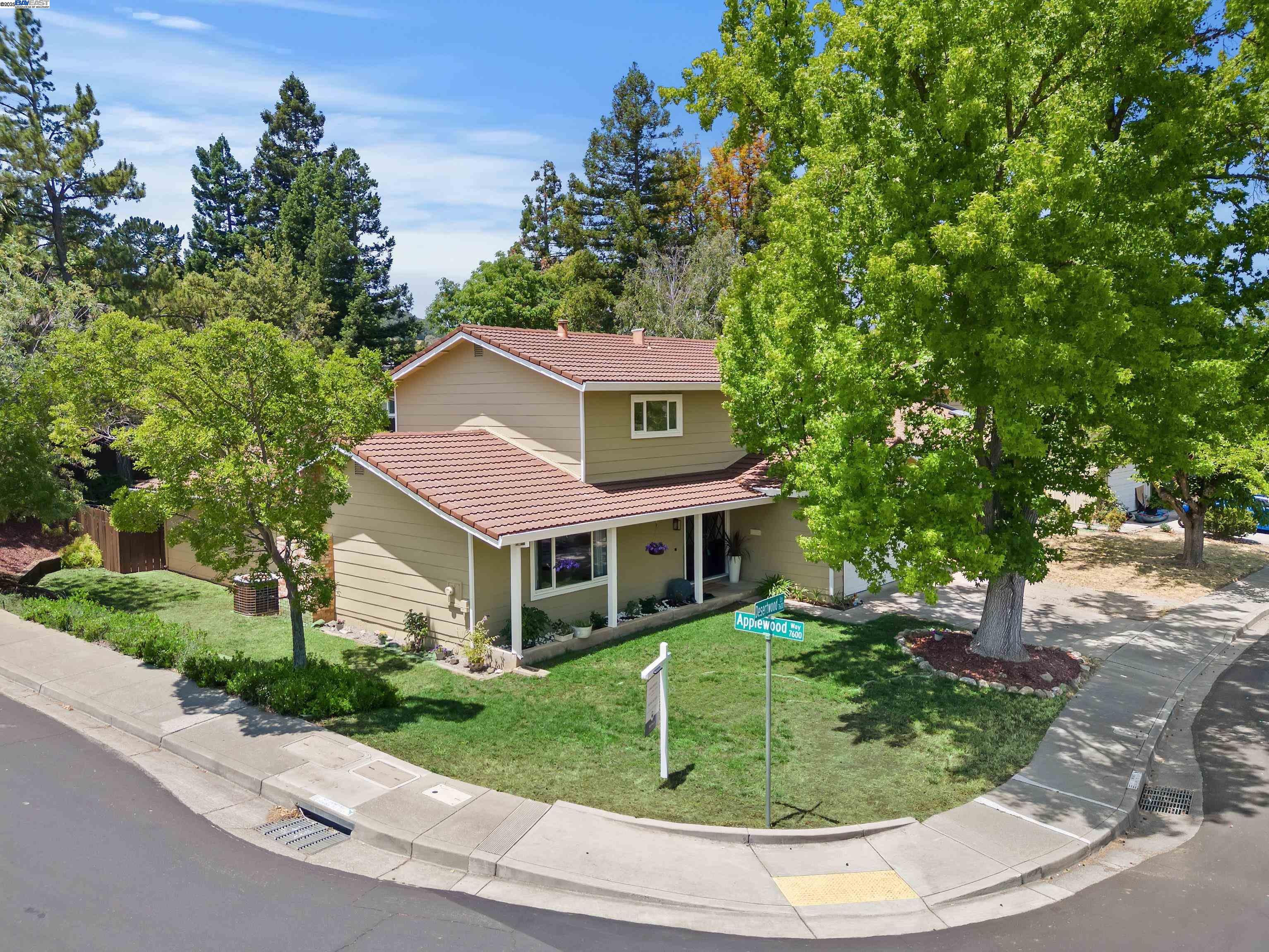 7606 Desertwood Ln