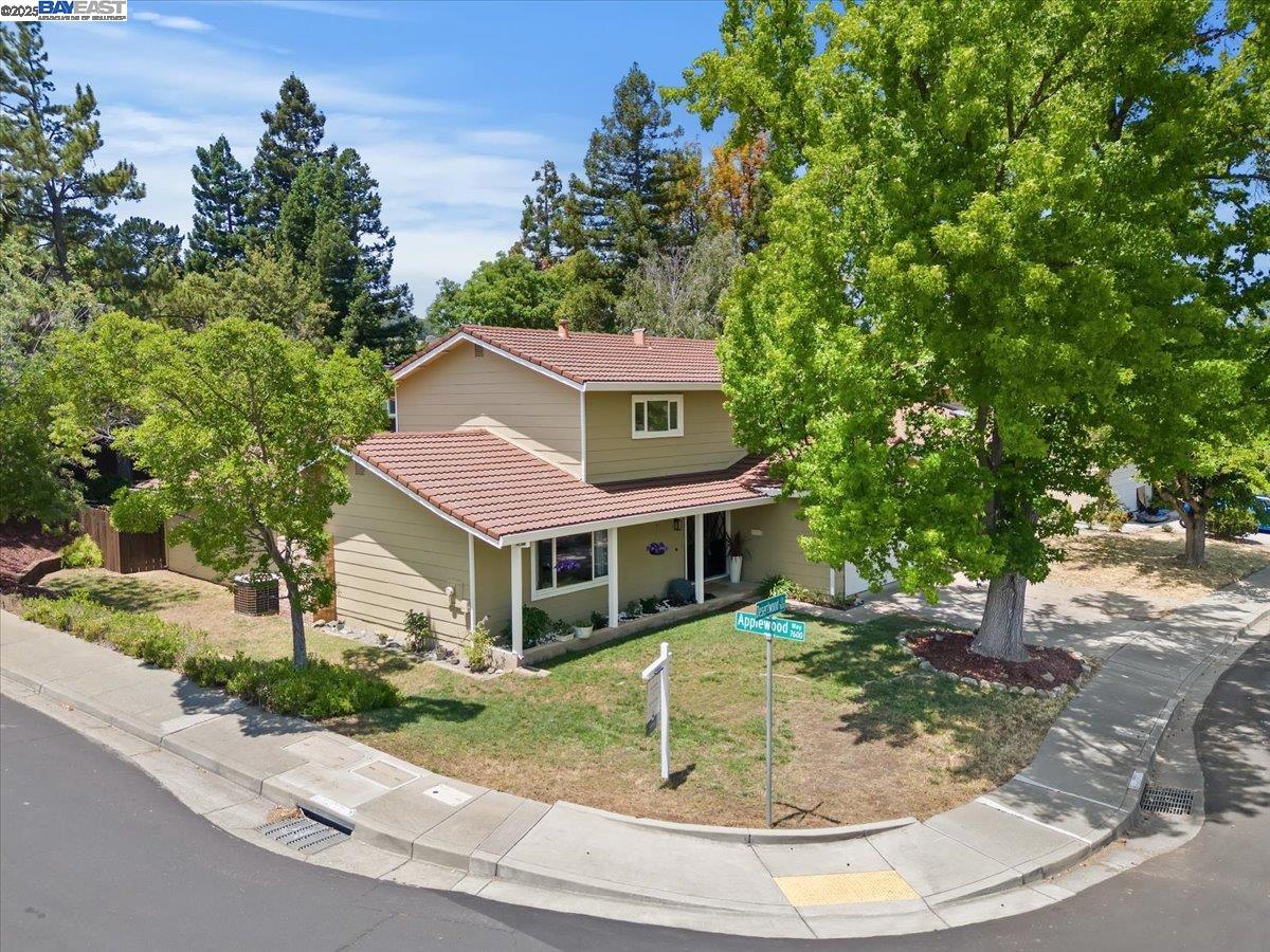 7606 Desertwood Ln