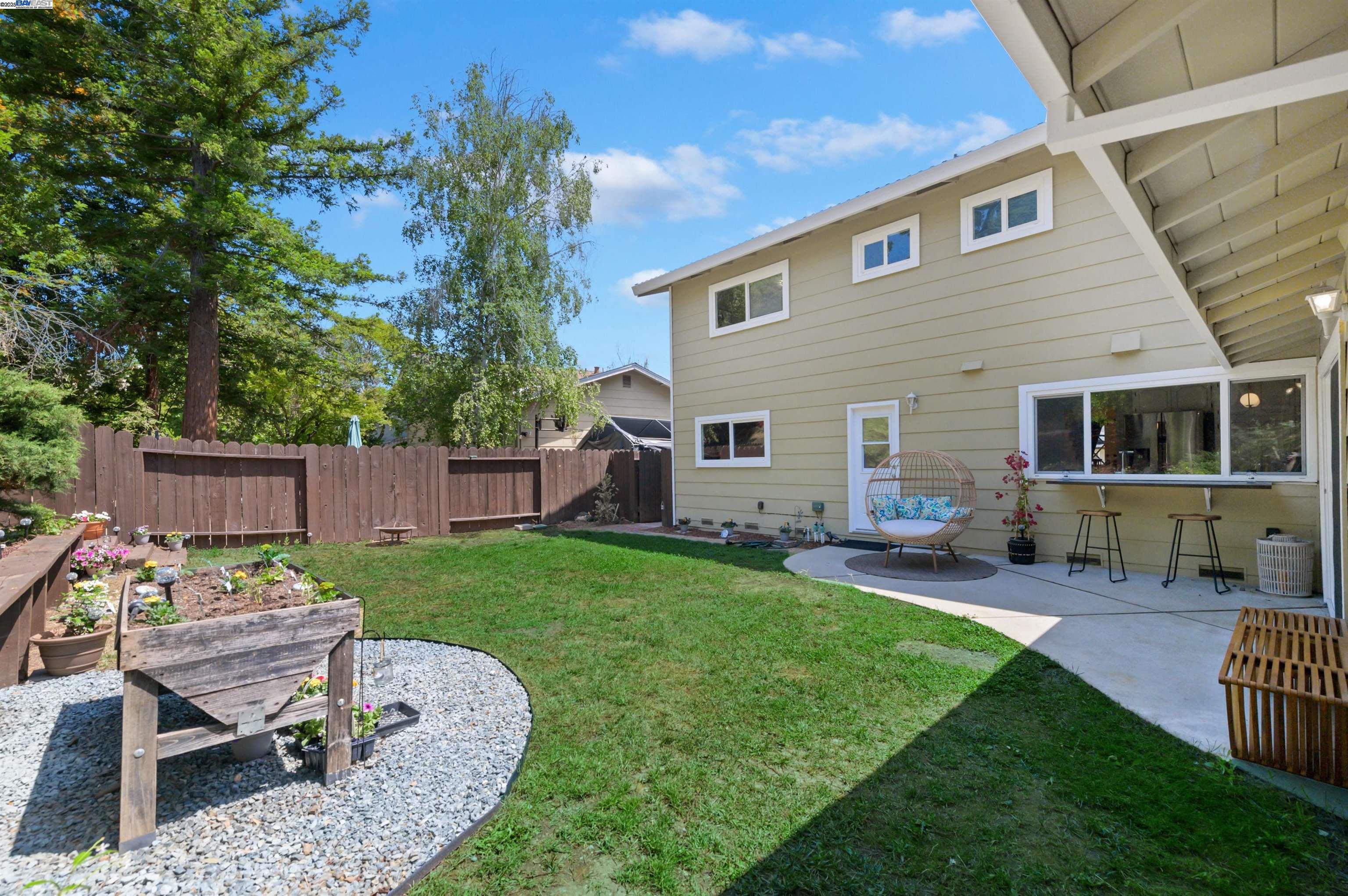 7606 Desertwood Ln