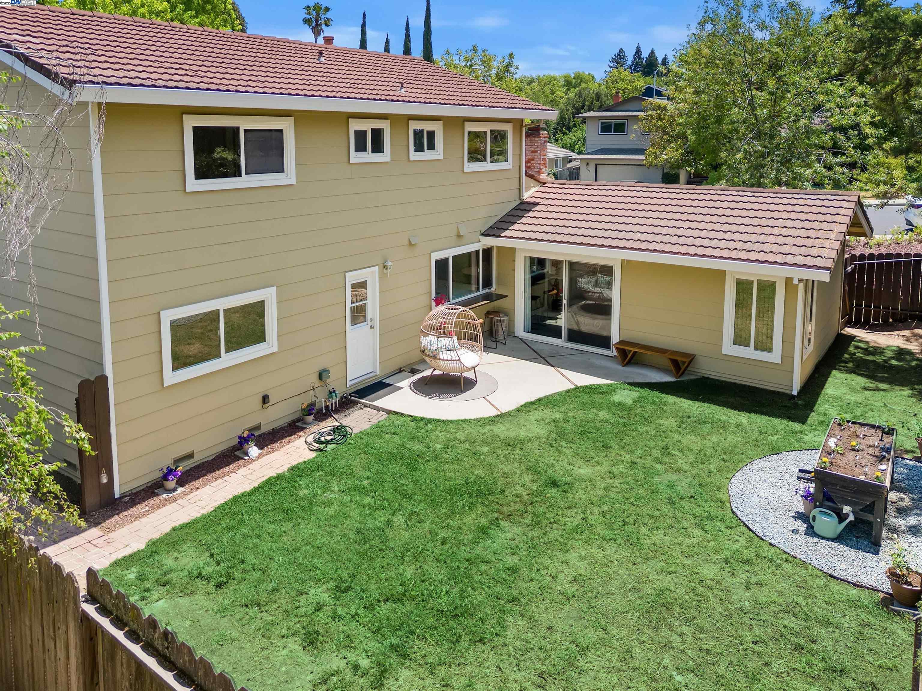 7606 Desertwood Ln