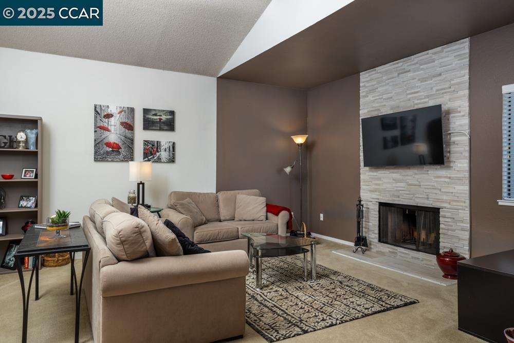 1086 Maywood Ln