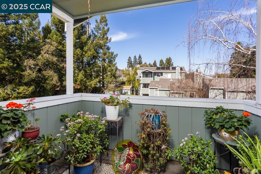 1086 Maywood Ln