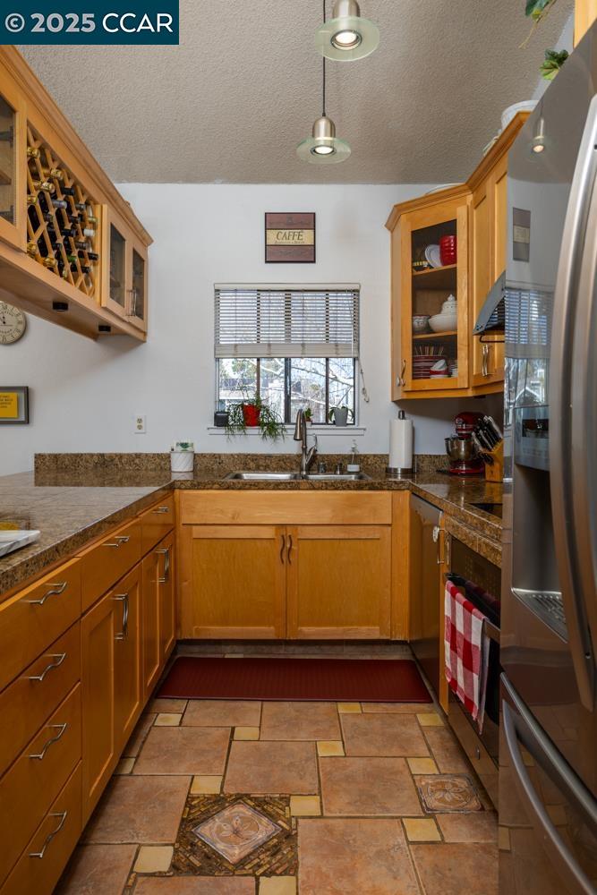 1086 Maywood Ln
