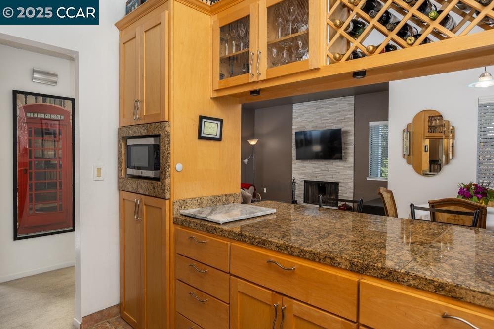 1086 Maywood Ln