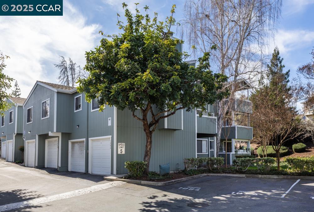 1086 Maywood Ln