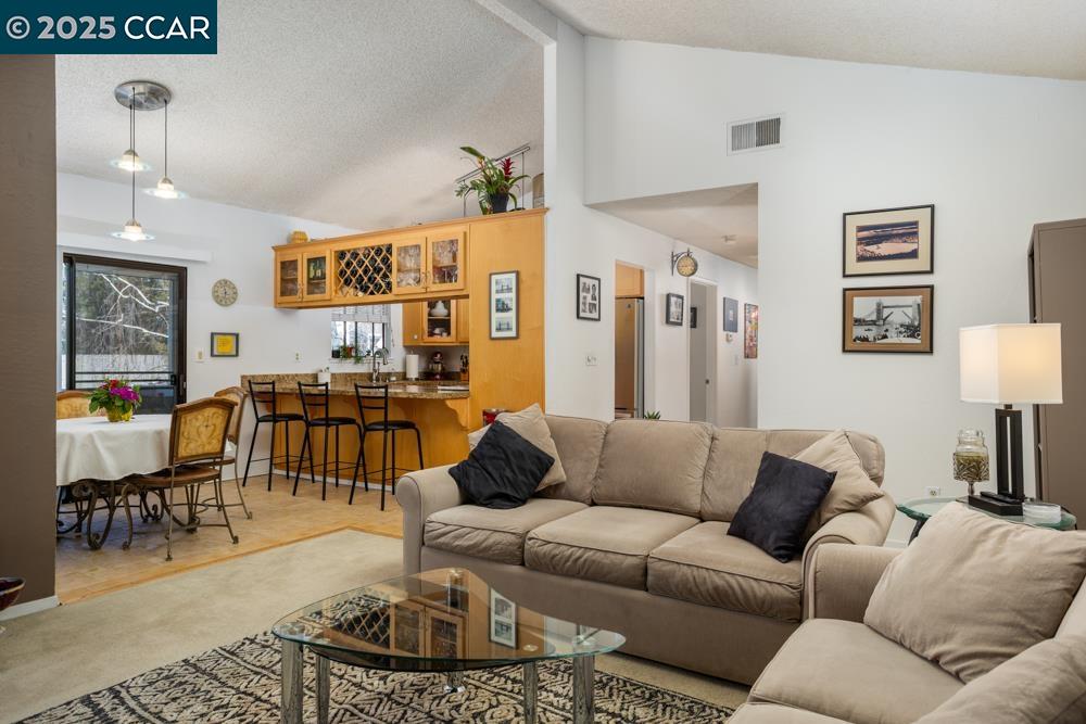 1086 Maywood Ln