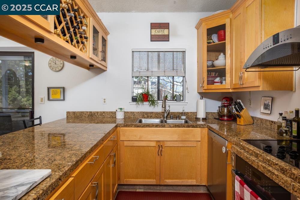 1086 Maywood Ln