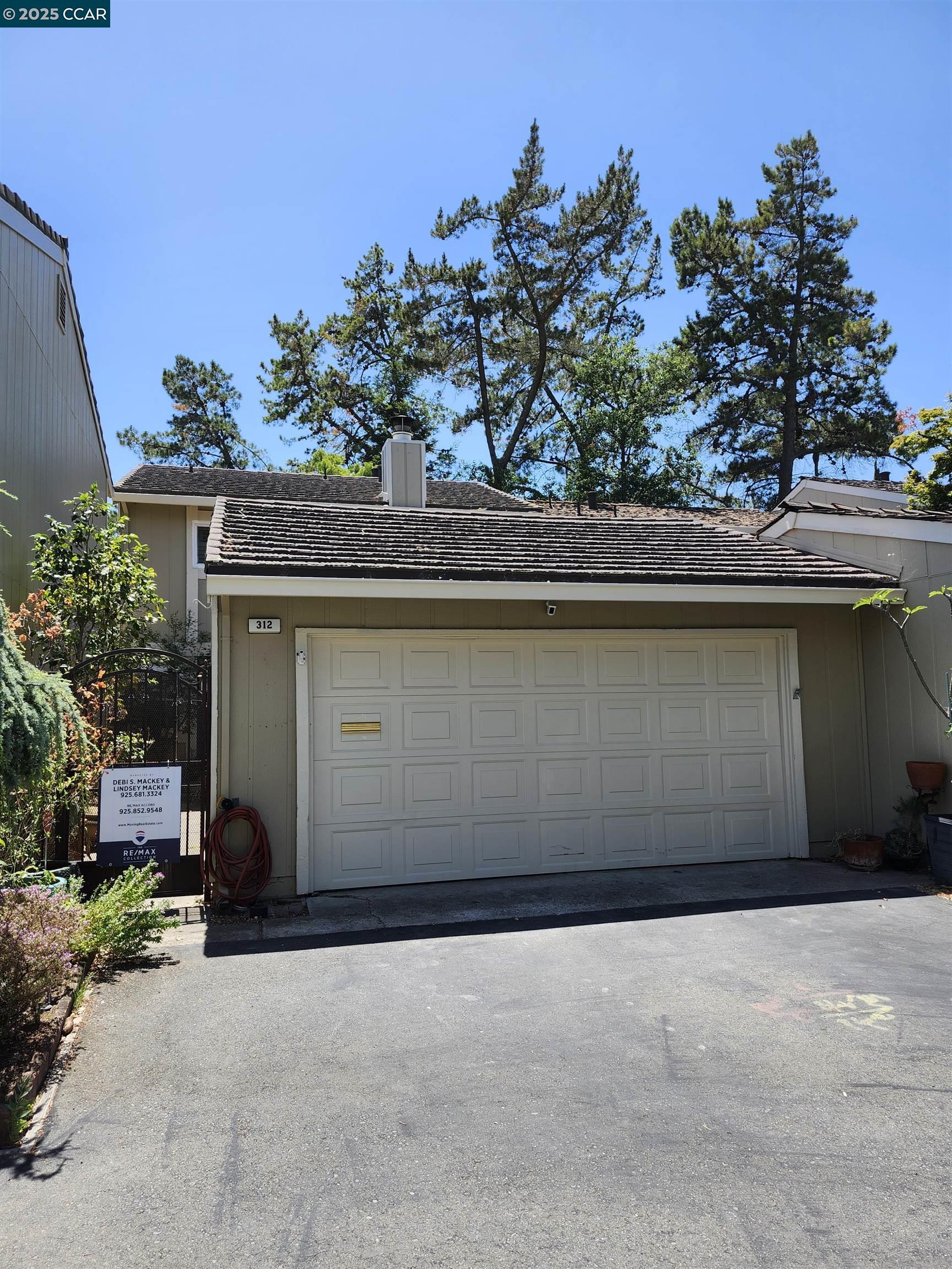 312 Wildcroft Dr