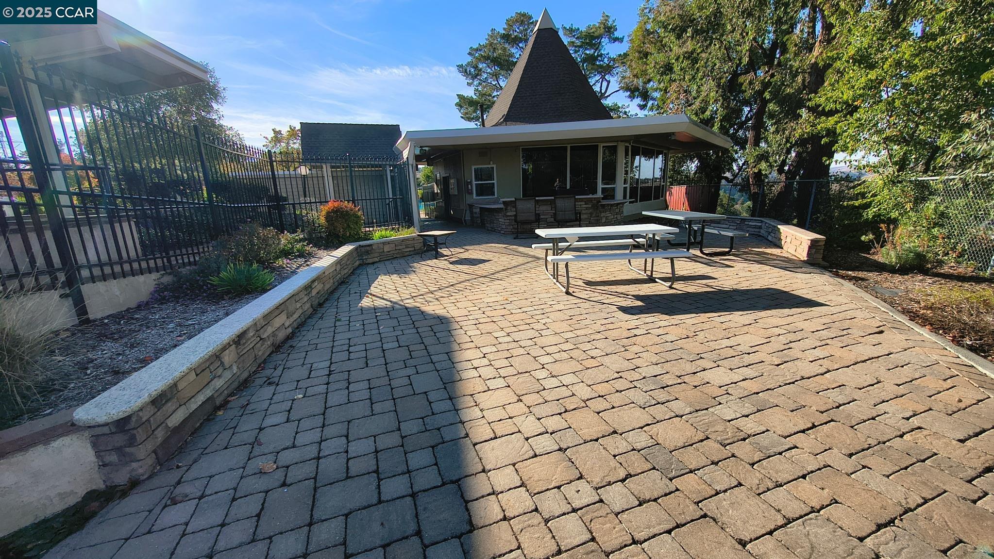 312 Wildcroft Dr