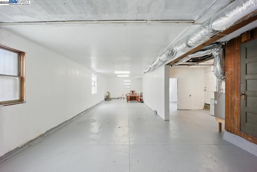138 W Market St