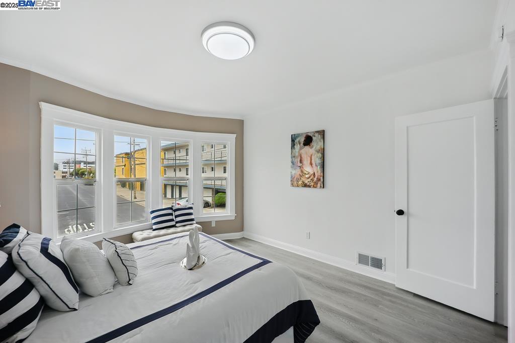 138 W Market St