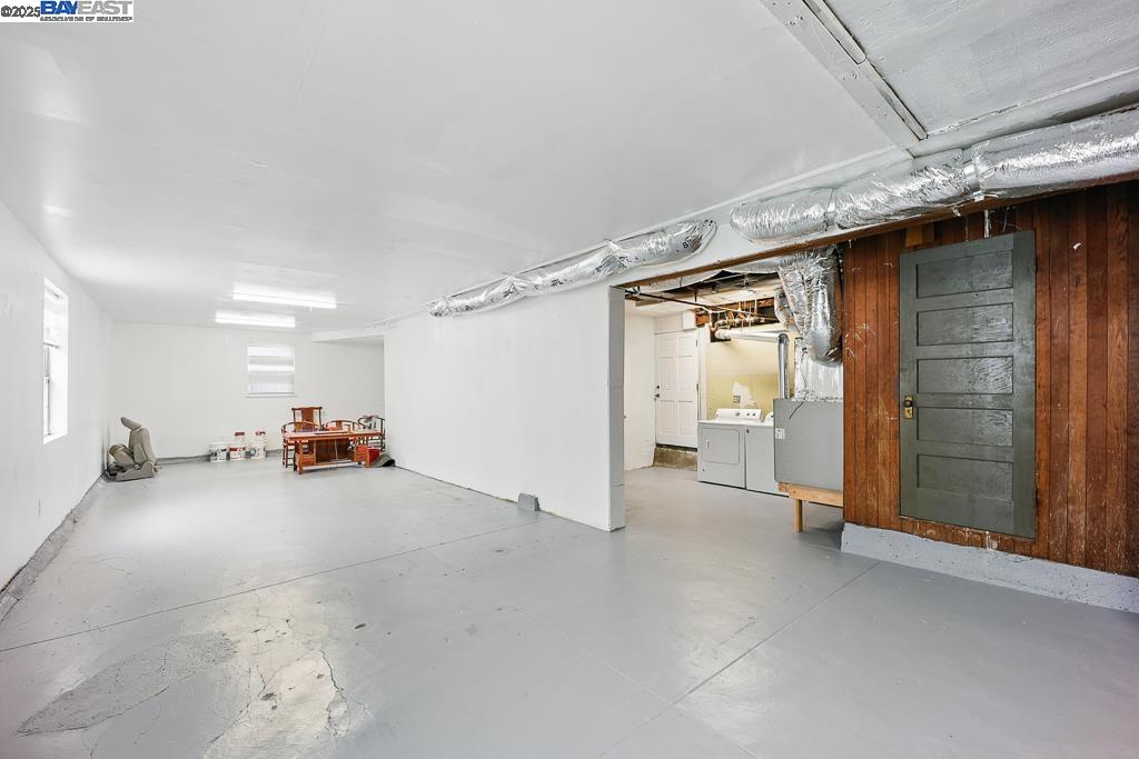 138 W Market St