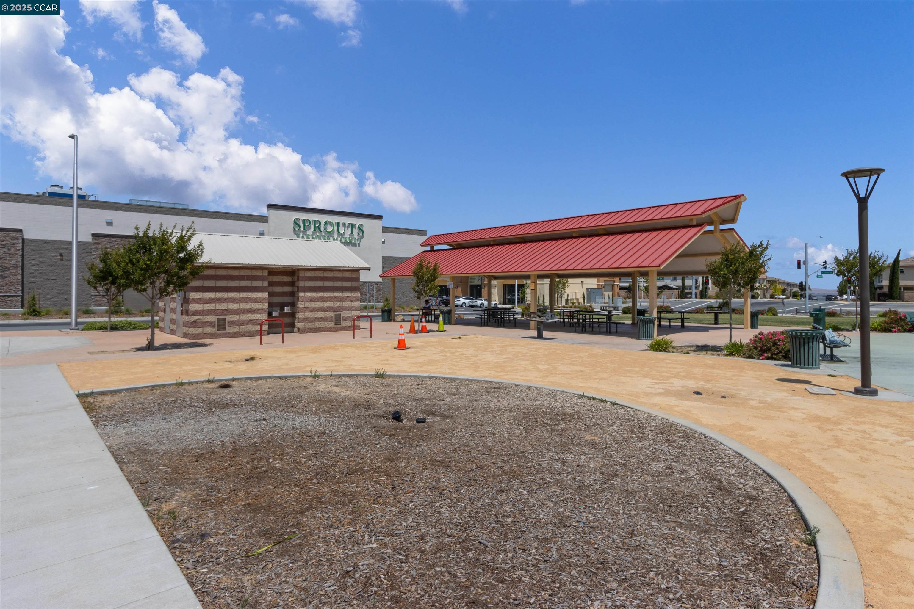 28 Springbrook Ln