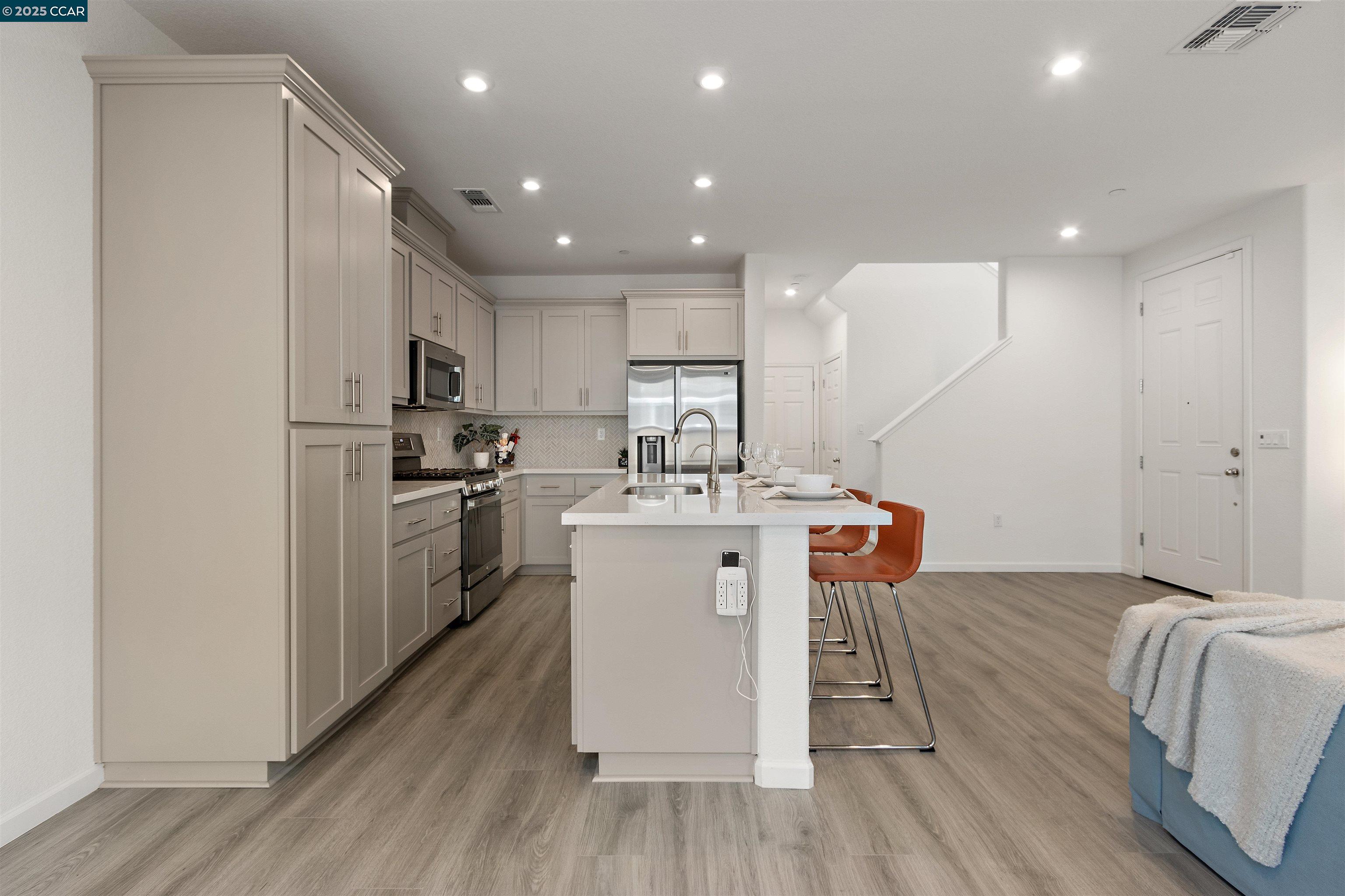 28 Springbrook Ln