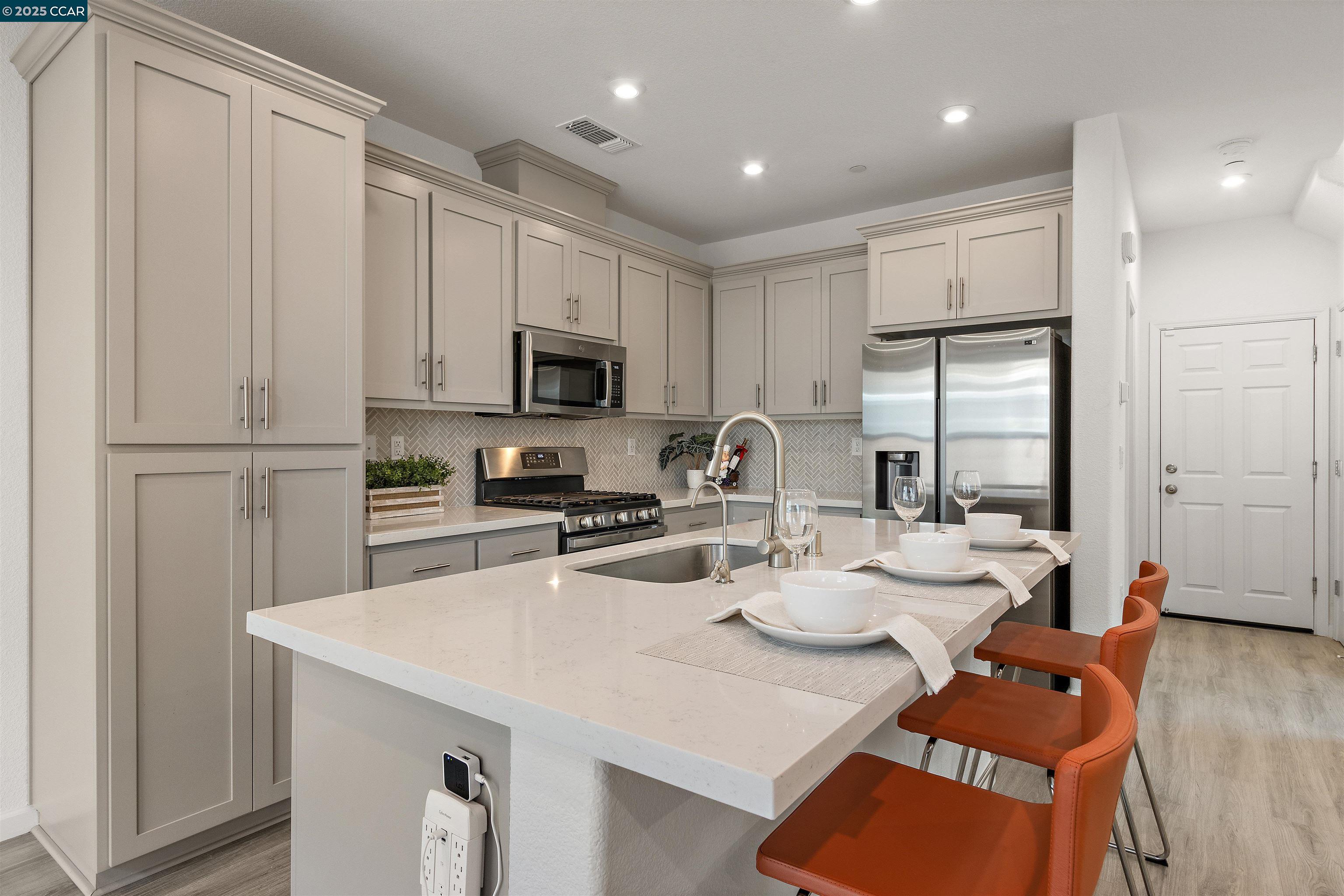 28 Springbrook Ln