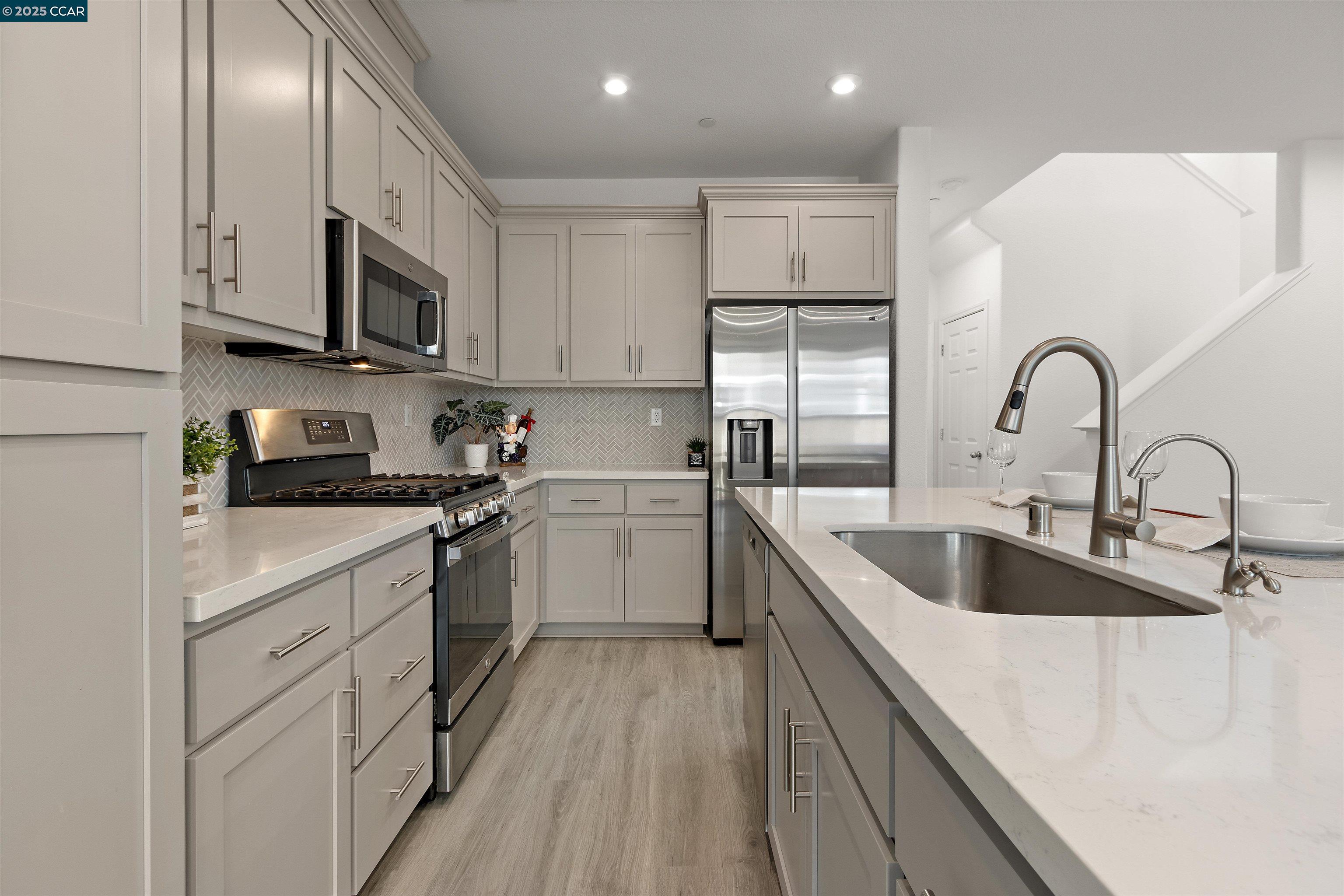28 Springbrook Ln